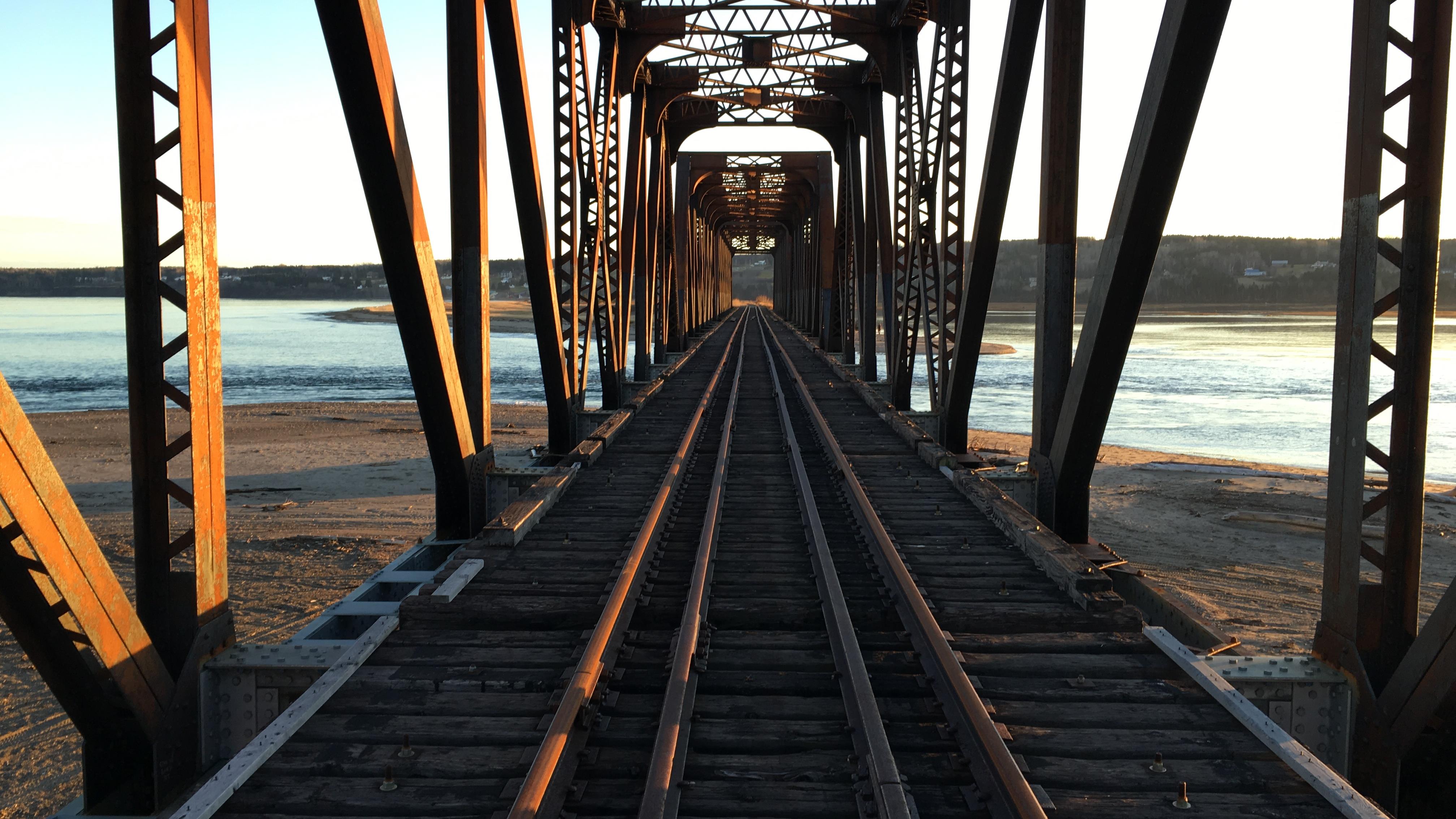 Petit train va un peu plus loin… au moins jusqu’à Port-Daniel