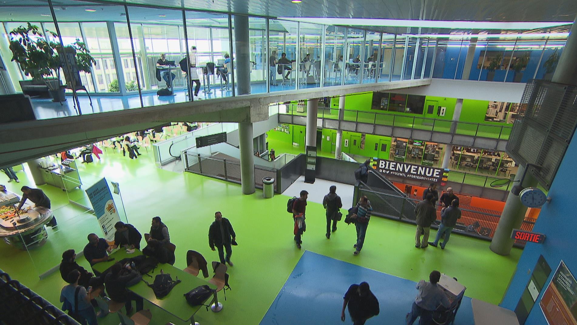 Quebec En Mission De Recrutement A Montreal Radio Canada Ca