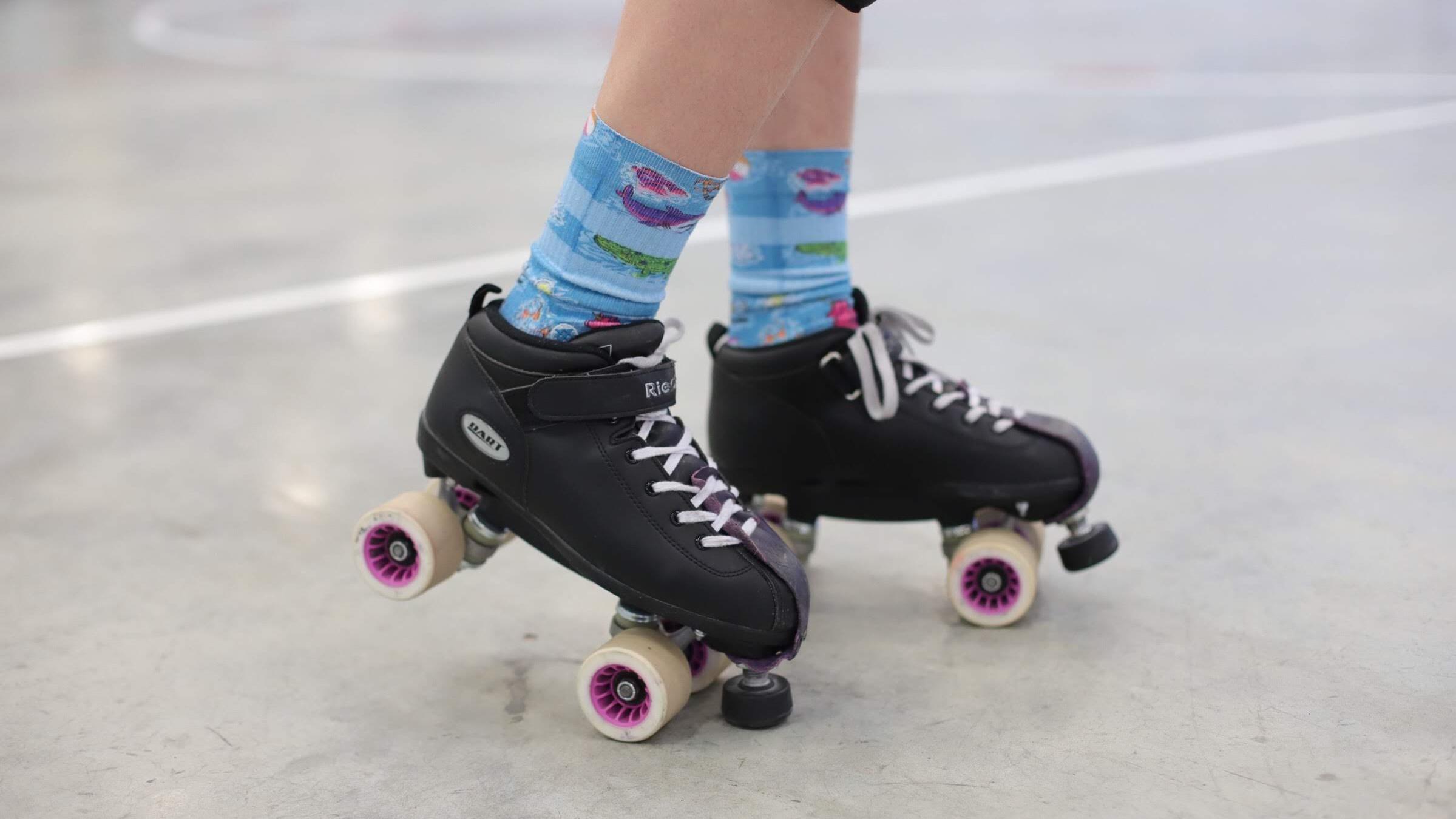 https://images.radio-canada.ca/v1/ici-info/16x9/roller-derby-patins-roulettes-vancouver.JPG