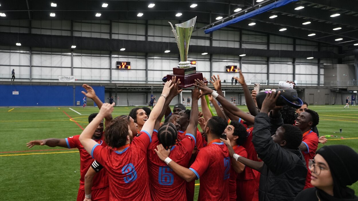 Les Rouges de l’Université de Saint-Boniface se qualifient pour le ...