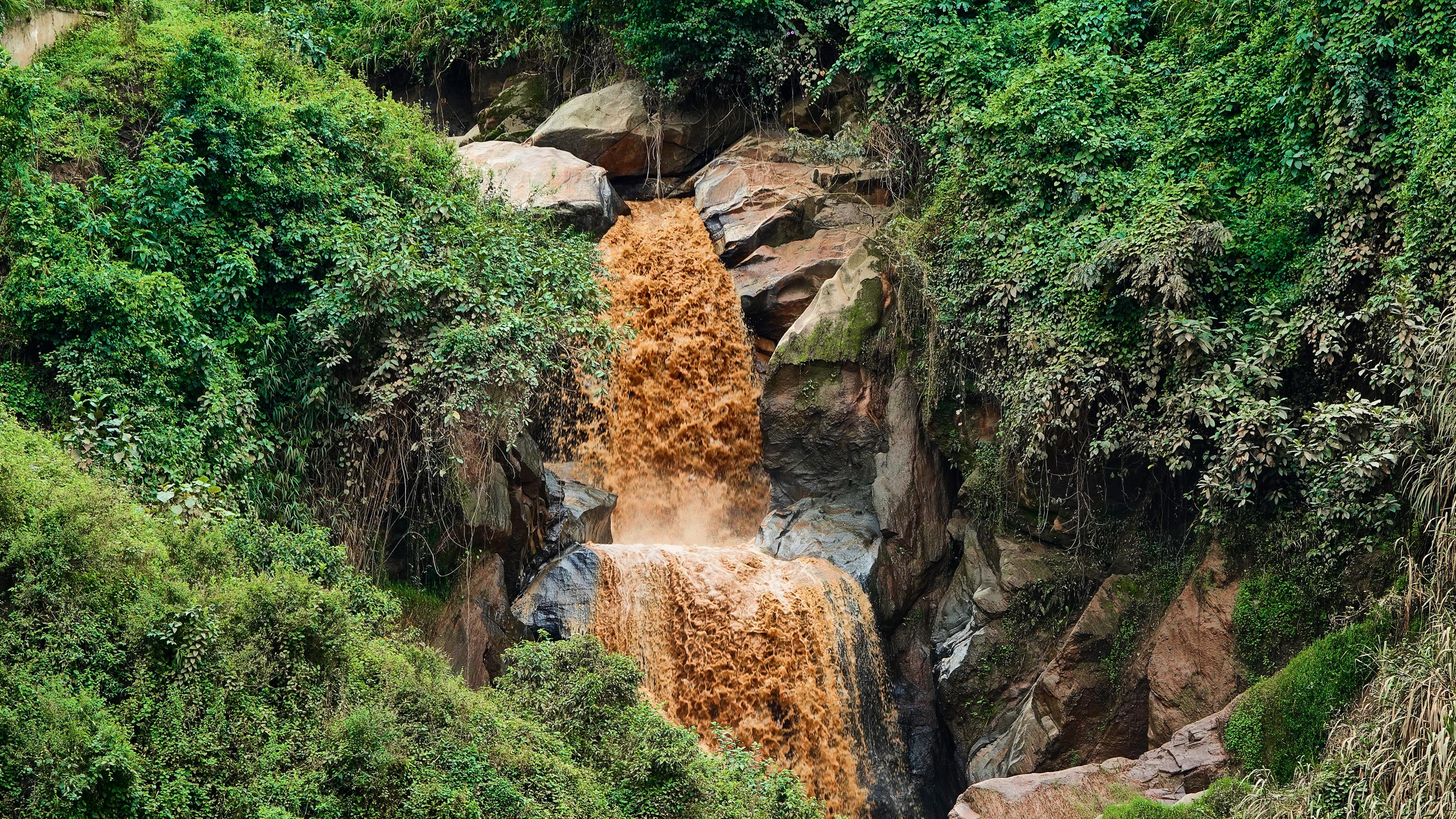 Une chute d'eau au Rwanda