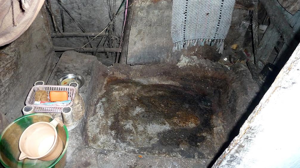 Une salle de bains dans une maison close de Pune Une salle de bains dans une maison close de Pune