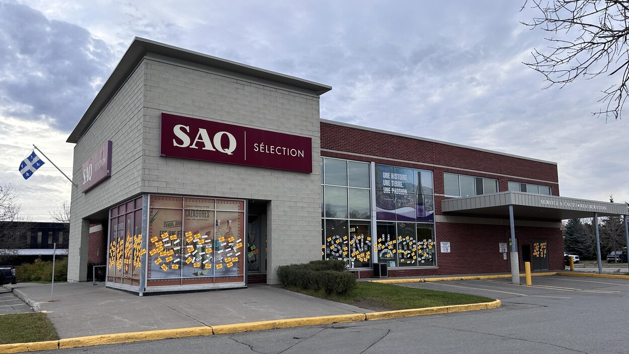 Seulement deux succursales de la SAQ ouvertes dans la région | Radio-Canada