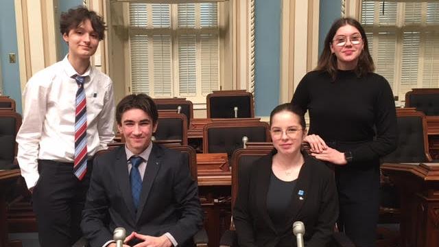 Une expérience mémorable pour des étudiants de La Source à l’Assemblée nationale
Une expérience mémorable pour des étudiants de La Source à l’Assemblée nationale