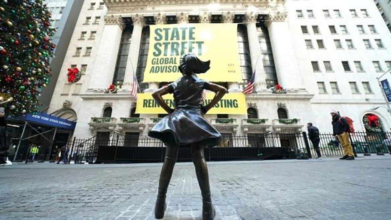 Little girl statue relocated to New York