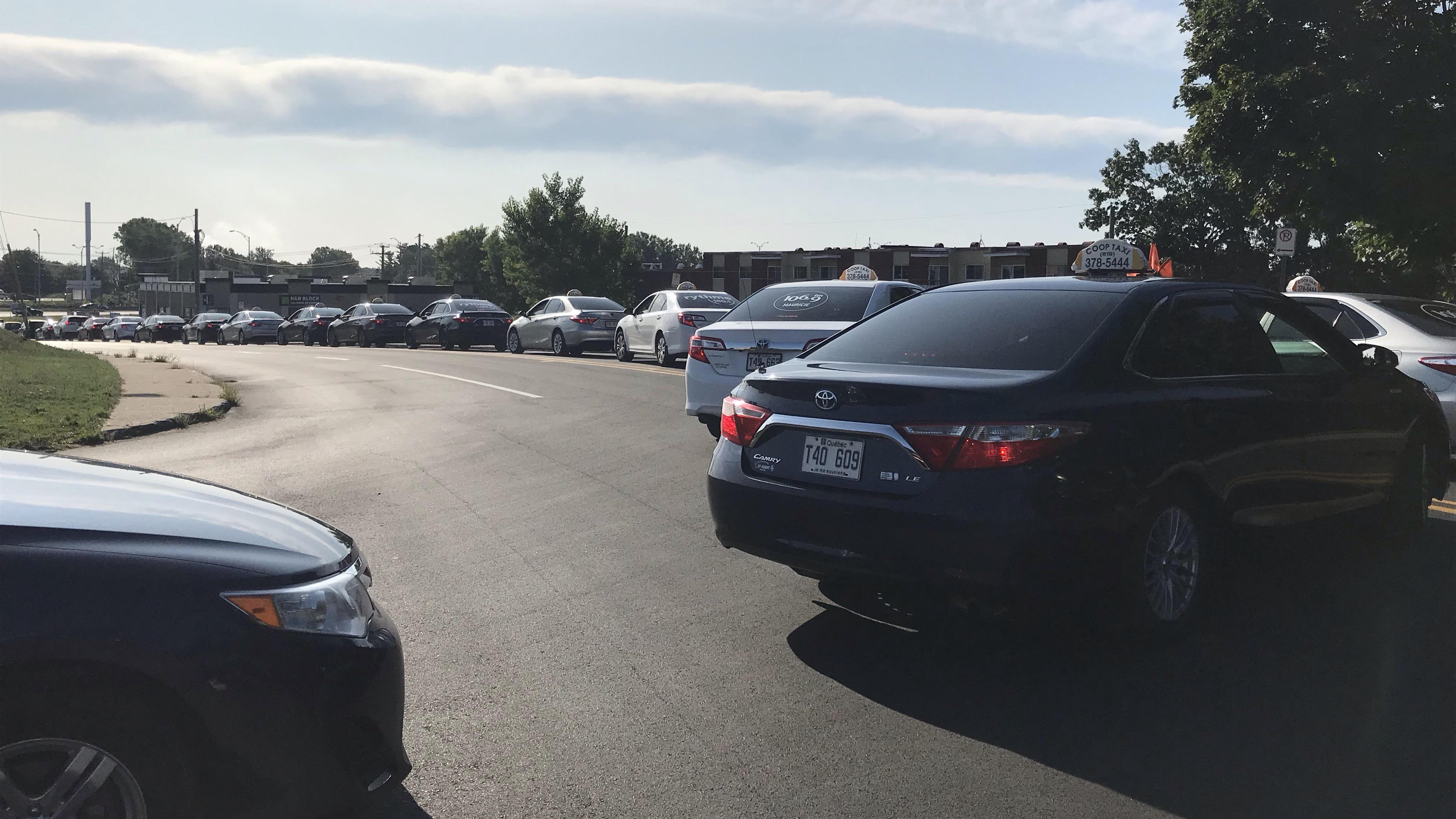 Les Chauffeurs De Taxi Se Mobilisent Et Interrompent Le Service En Mauricie Radio Canada Ca Les Chauffeurs De Taxi Se Mobilisent Et Interrompent Le Service En Mauricie Radio Canada Ca