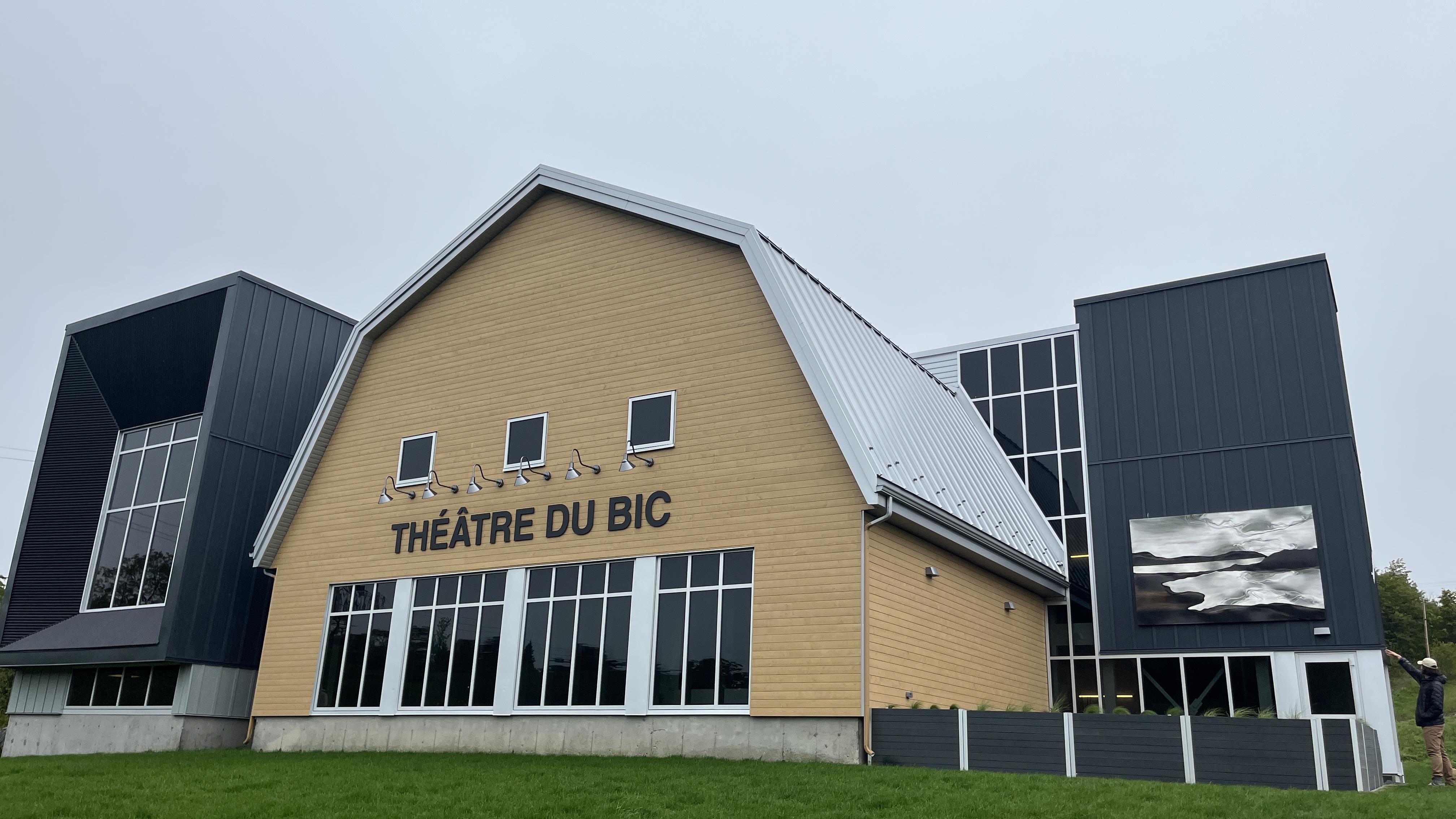 Des jeunes impliqués dans un projet de théâtre au Bic