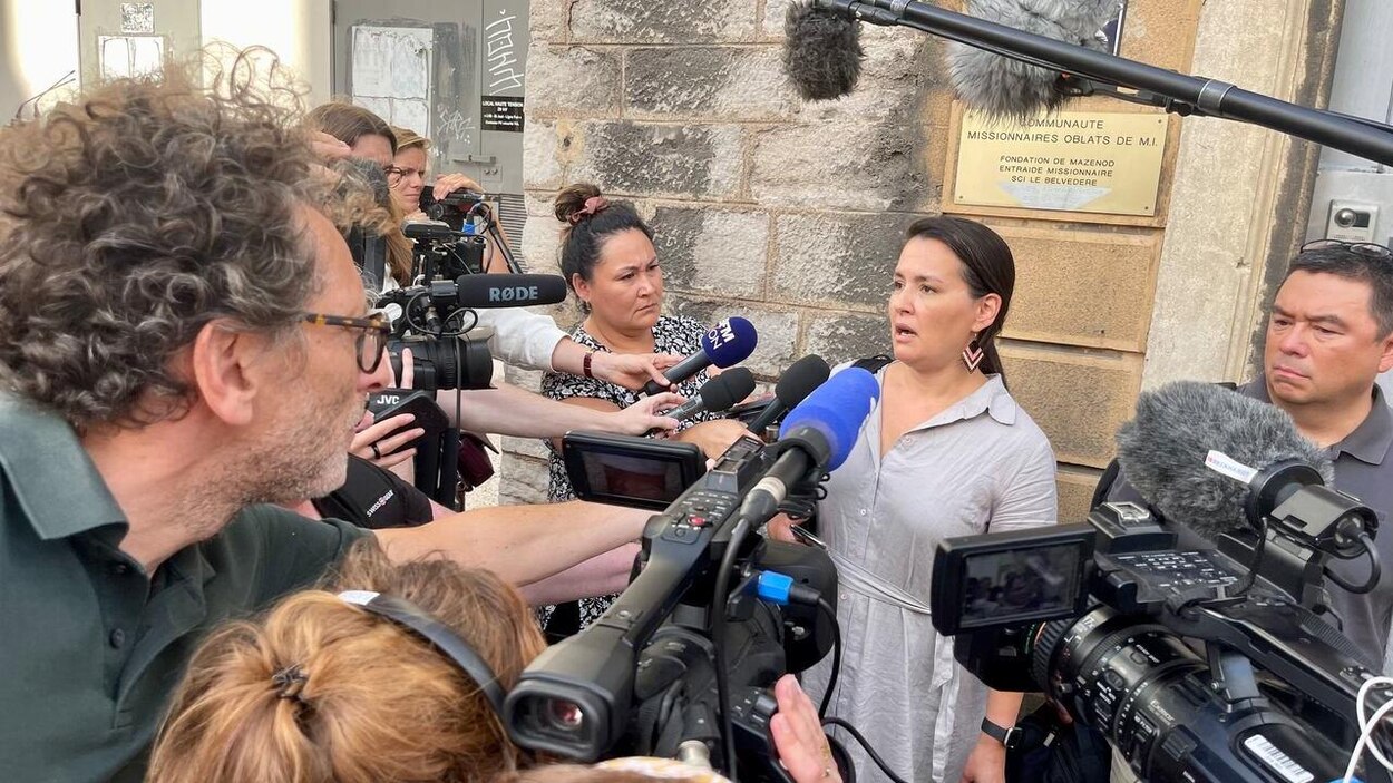 Le père Rivoire rencontre les Inuit, mais refuse de faire face à la ...