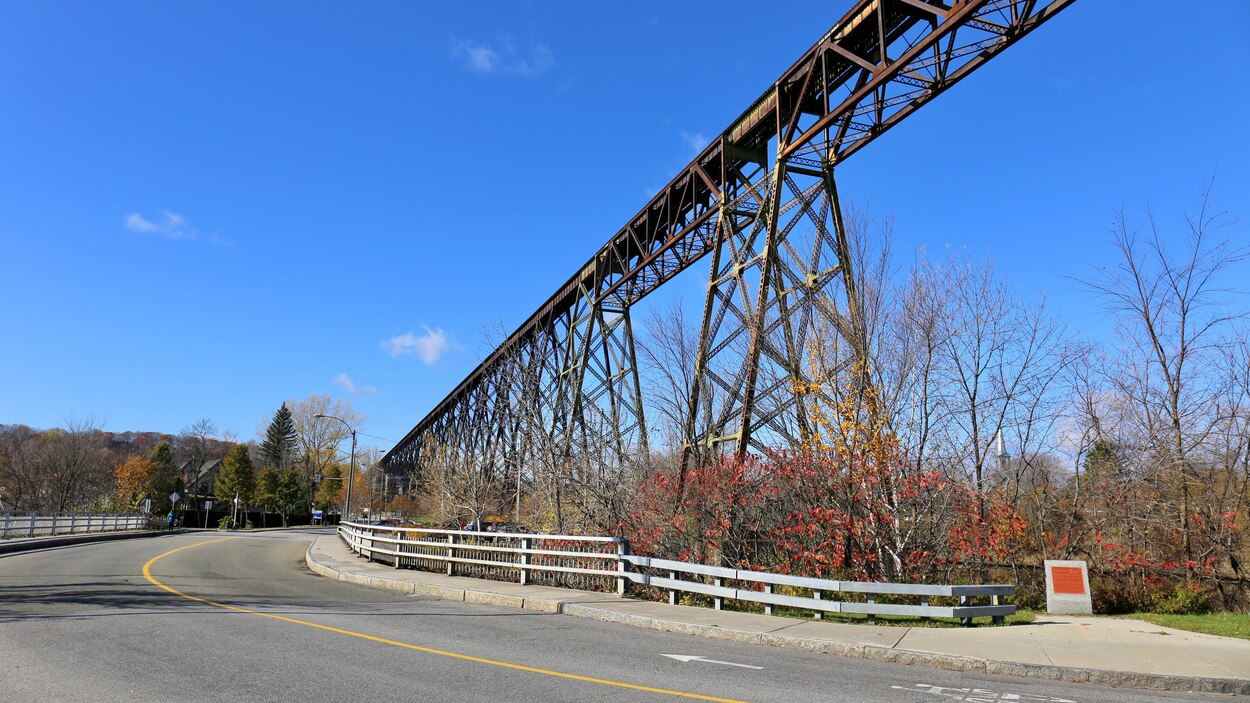 Le pont de Québec s'impose lors d'une cérémonie au tracel de CapRouge