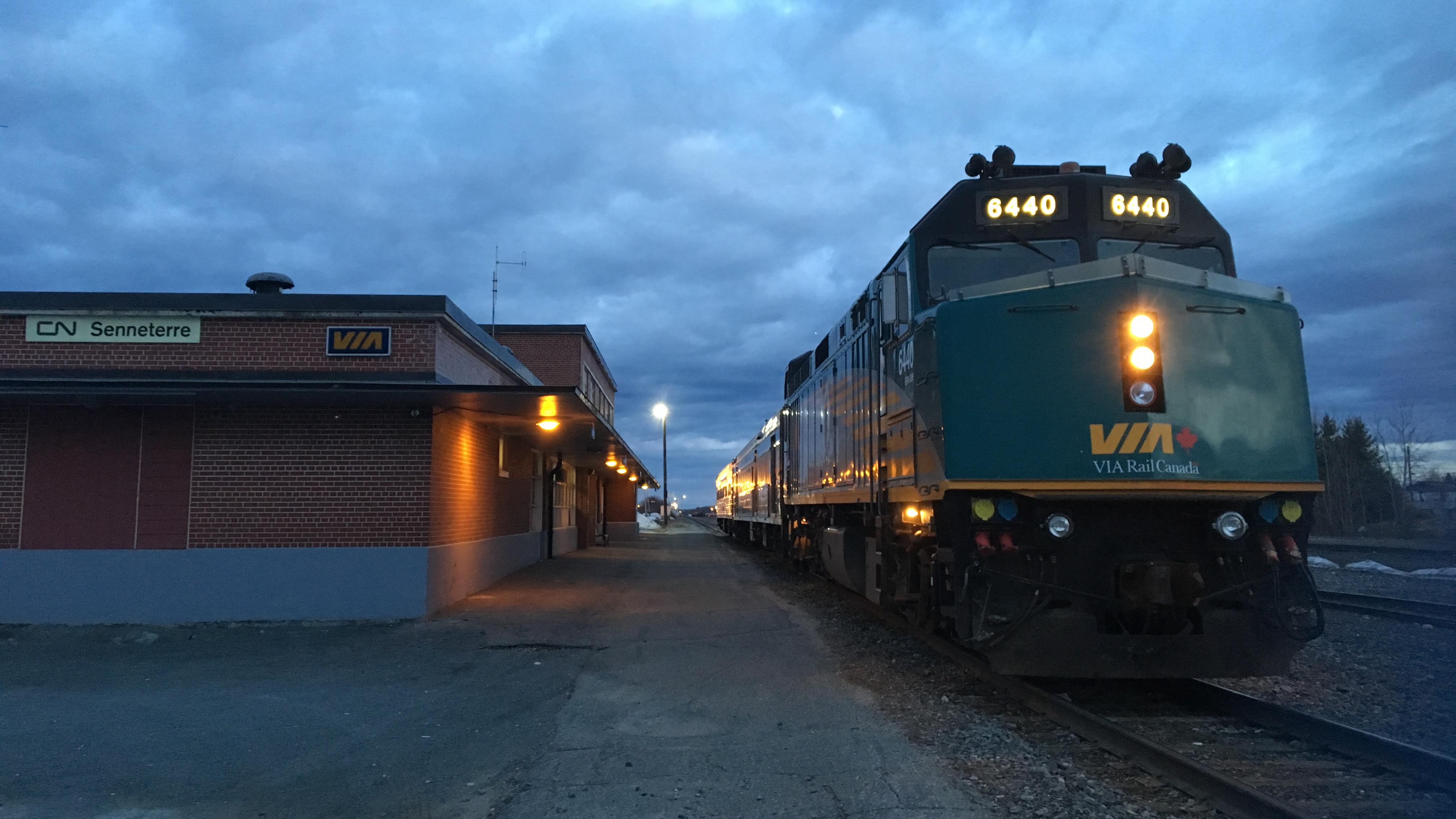 À bord du train Montréal-Jonquière : Voyage sur les rails de la