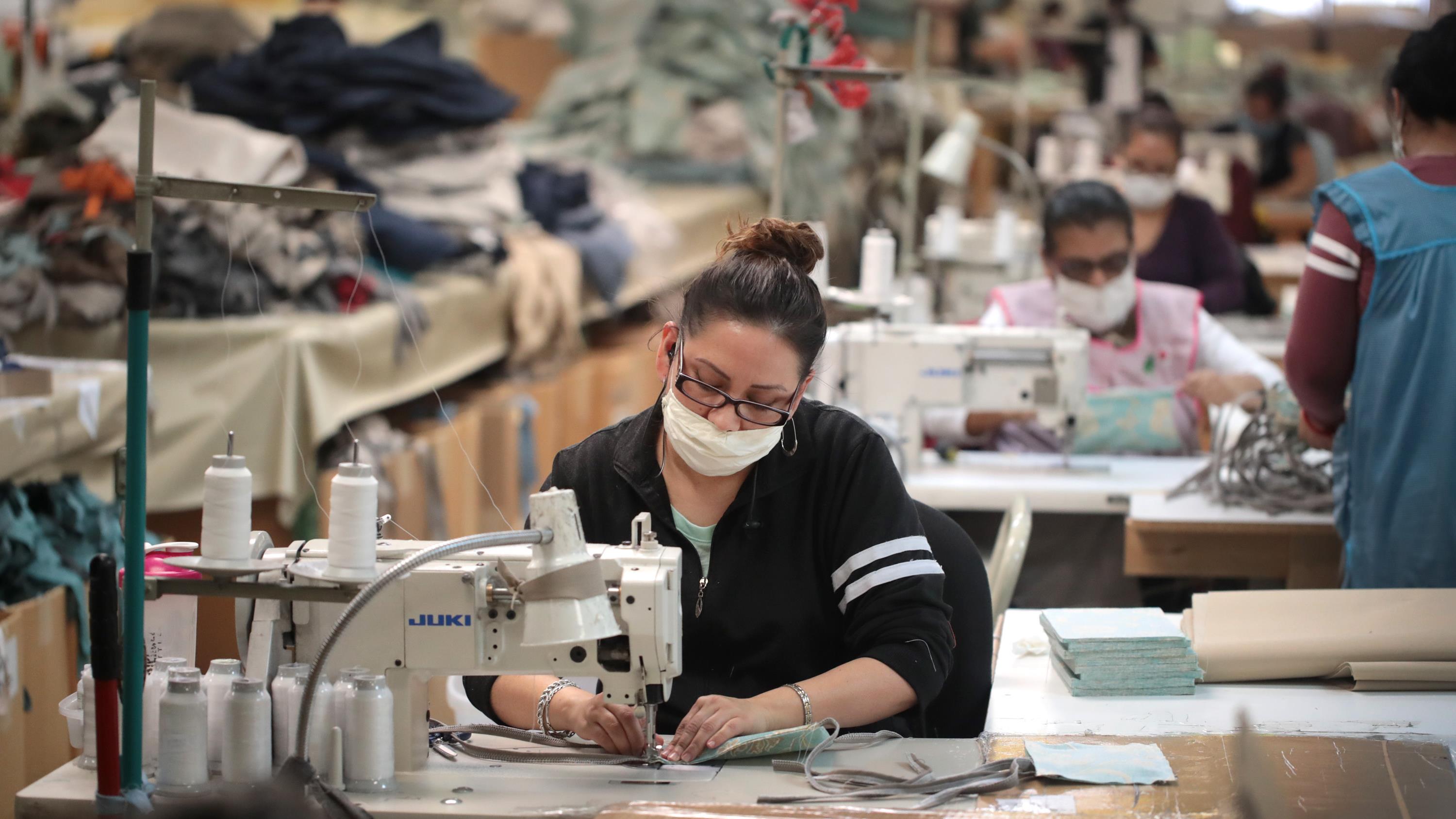 Obreras en una fábrica textil.