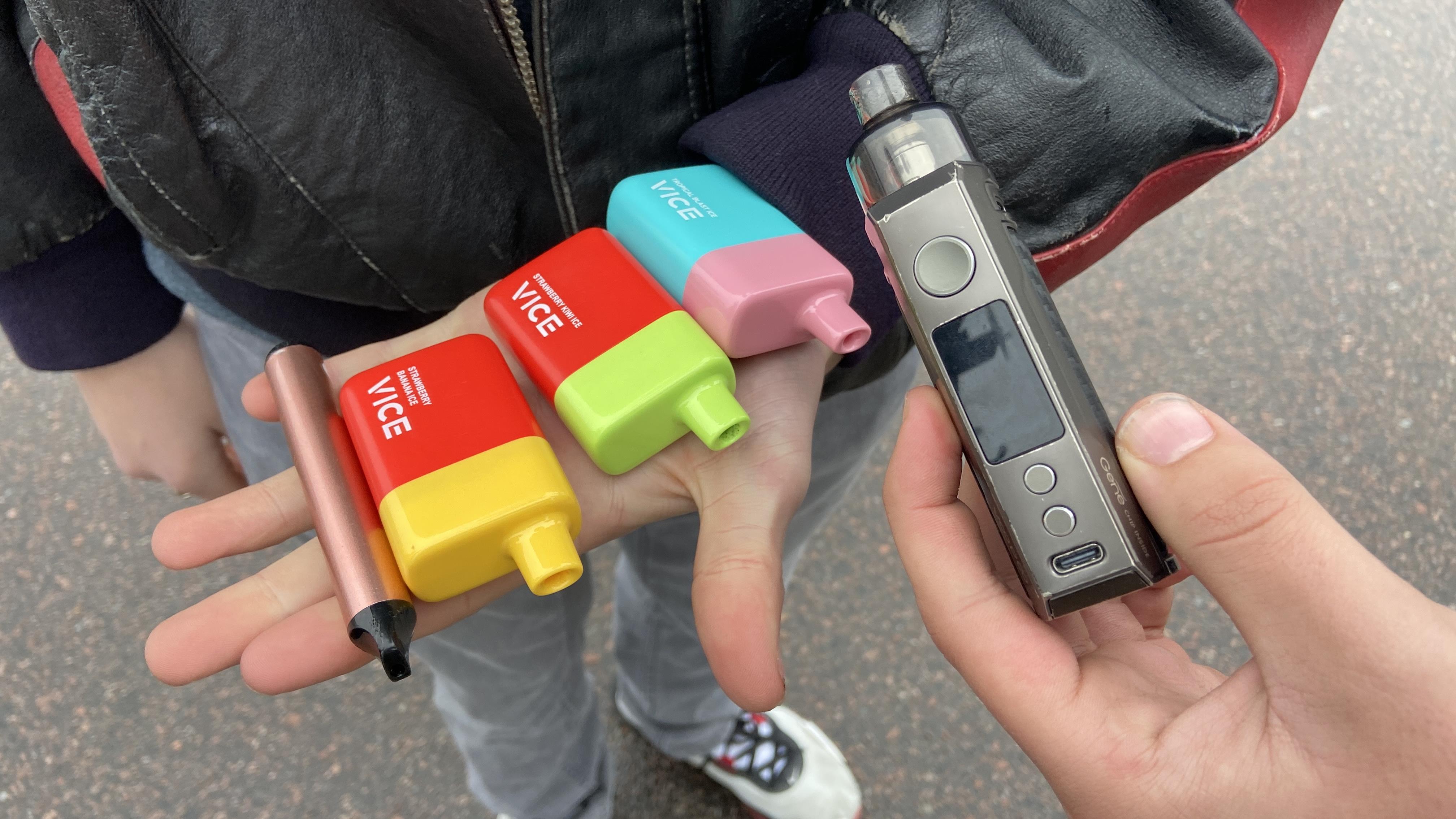 Fini les vapoteuses la framboise : Qubec resserre la vente des produits de vapotage | Radio-Canada Fini les vapoteuses la framboise : Qubec resserre la vente des produits de vapotage | Radio-Canada