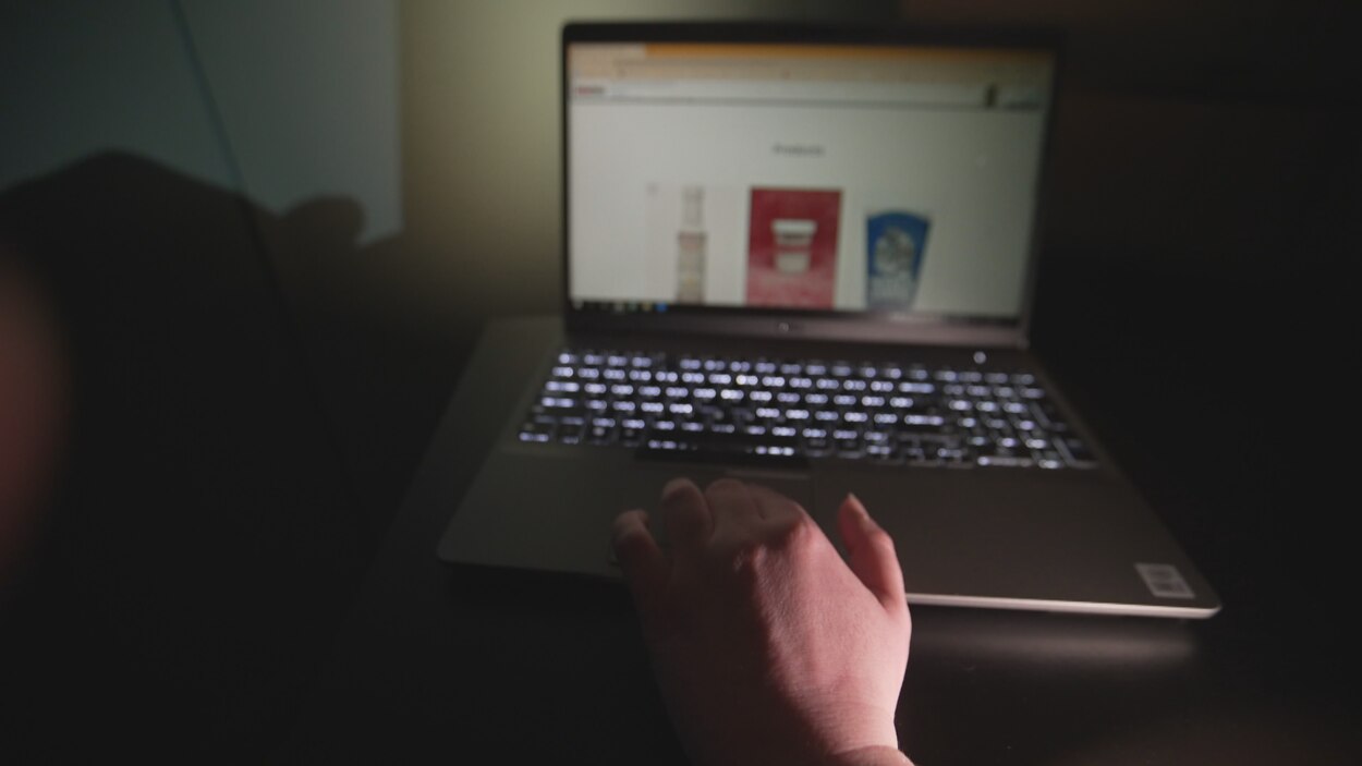 Ce Canadien accusé de vendre du « poison en ligne » | En bref | Radio ...