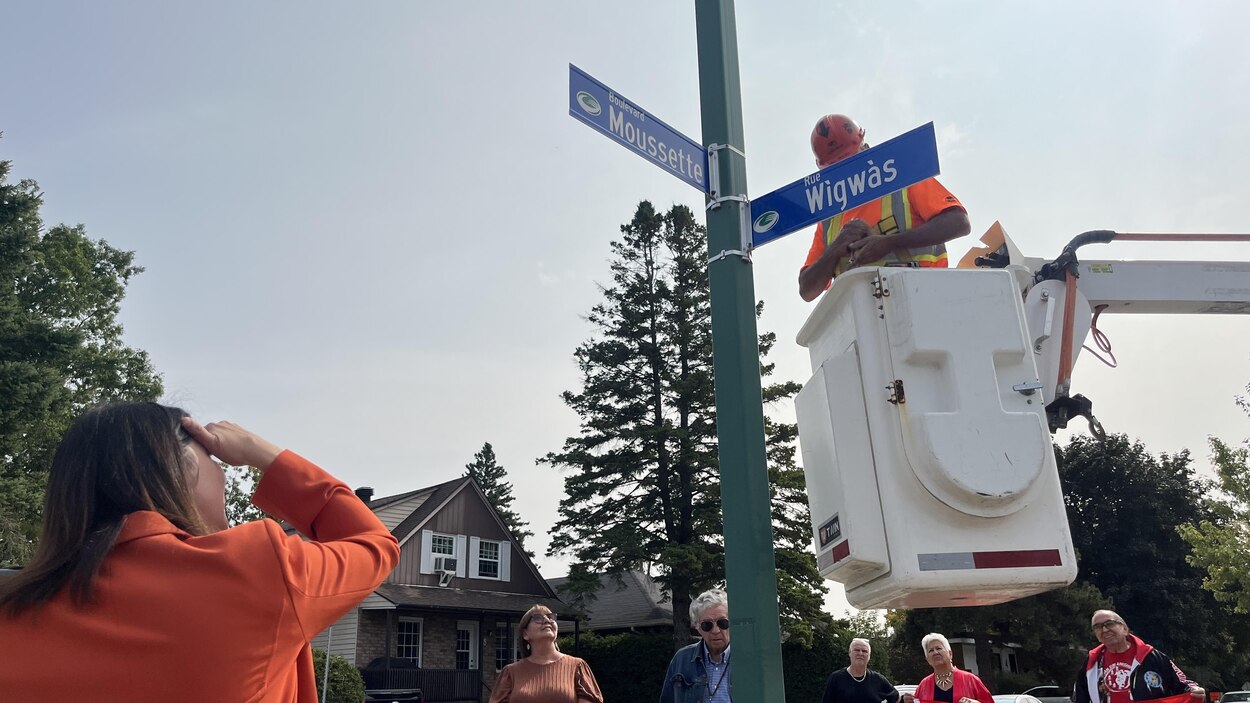 Inauguration de la rue Wìgwàs, qui remplace la rue Amherst à Gatineau ...