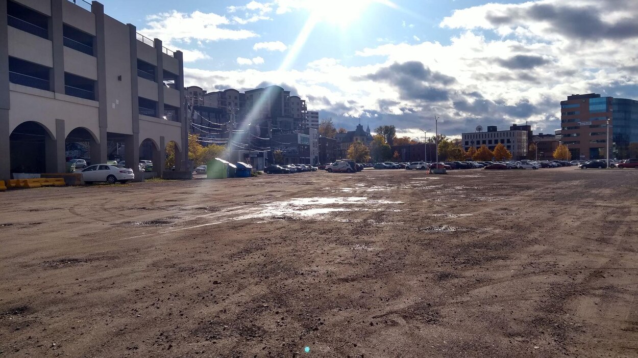 La population ne veut pas de logements sur la zone ferroviaire, dit la