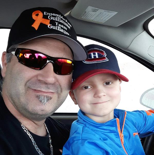 Guillaume et son père dans une voiture
