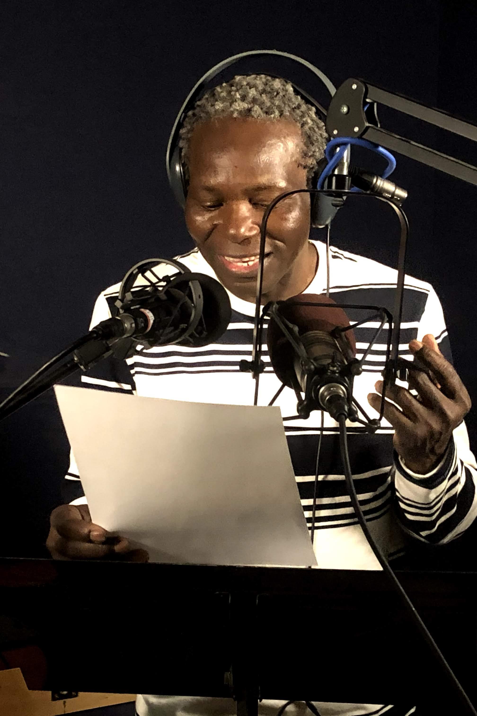 Le conteur Jean-Pierre Makosso rend hommage à toutes les mères
Le conteur Jean-Pierre Makosso rend hommage à toutes les mères