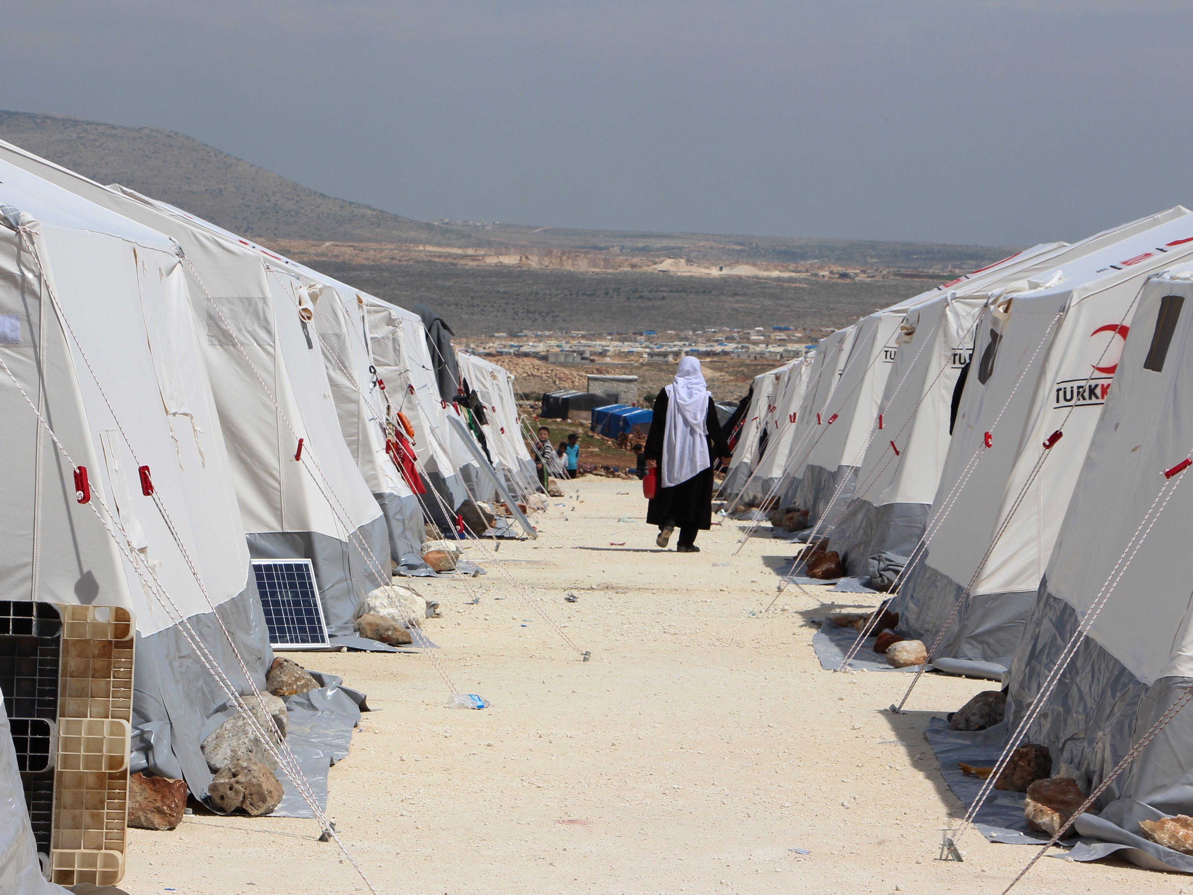 En 2018, on dénombre plus de 3,9 millions de réfugiés en Turquie; environ 230 000 d'entre eux sont hébergés dans des campements gérés par le gouvernement turc.