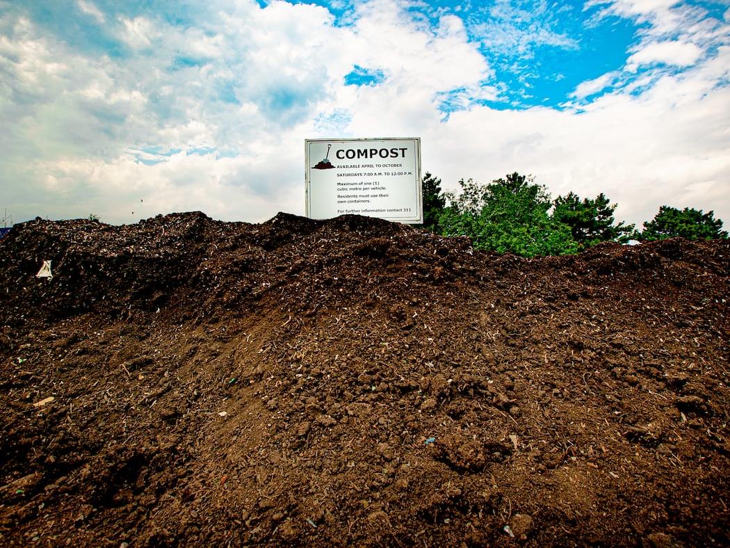 Première distribution de compost régionale | OHdio | Radio-Canada