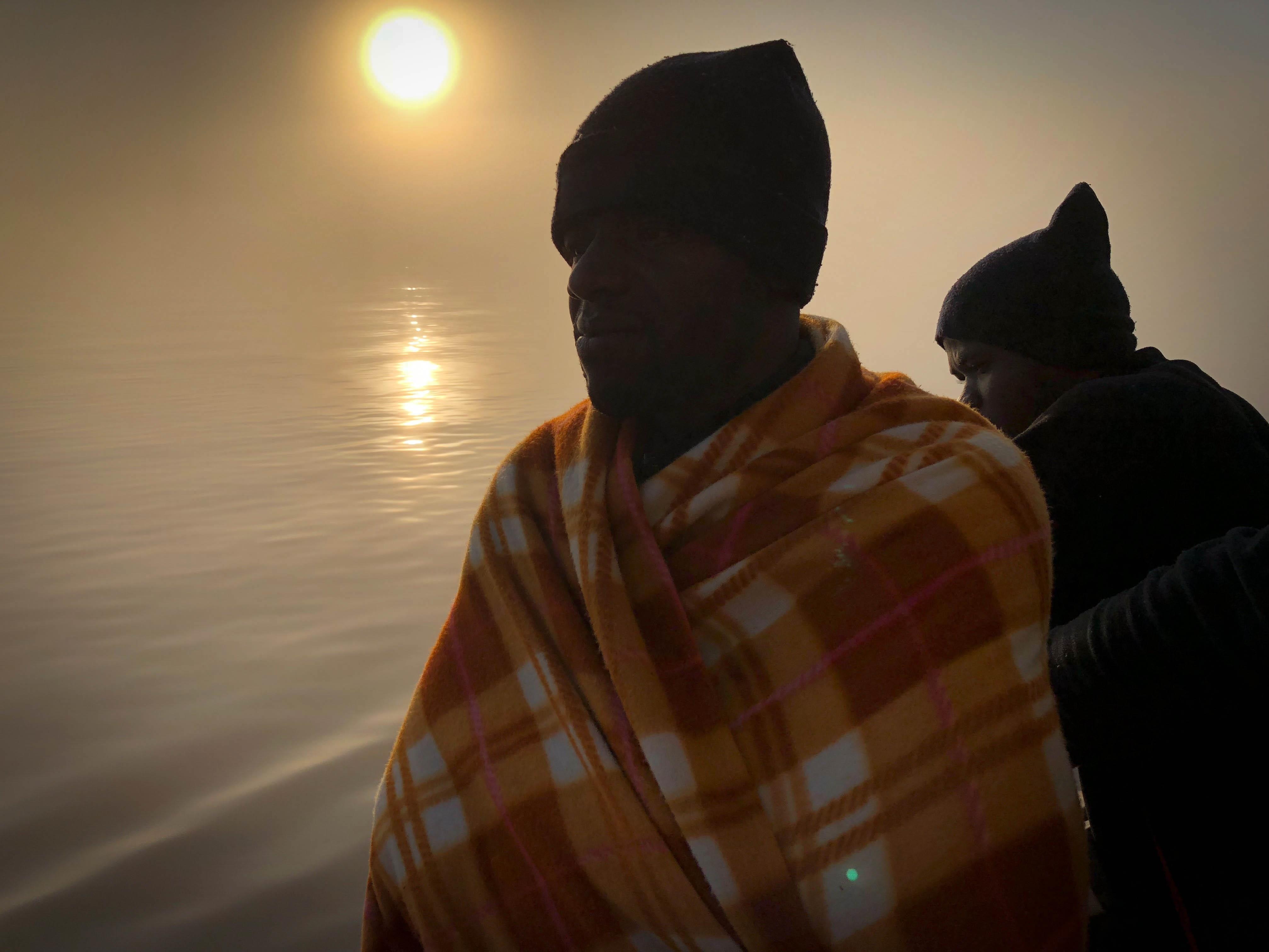 Une fois rescapés, les migrants peuvent souffler quelques instants.