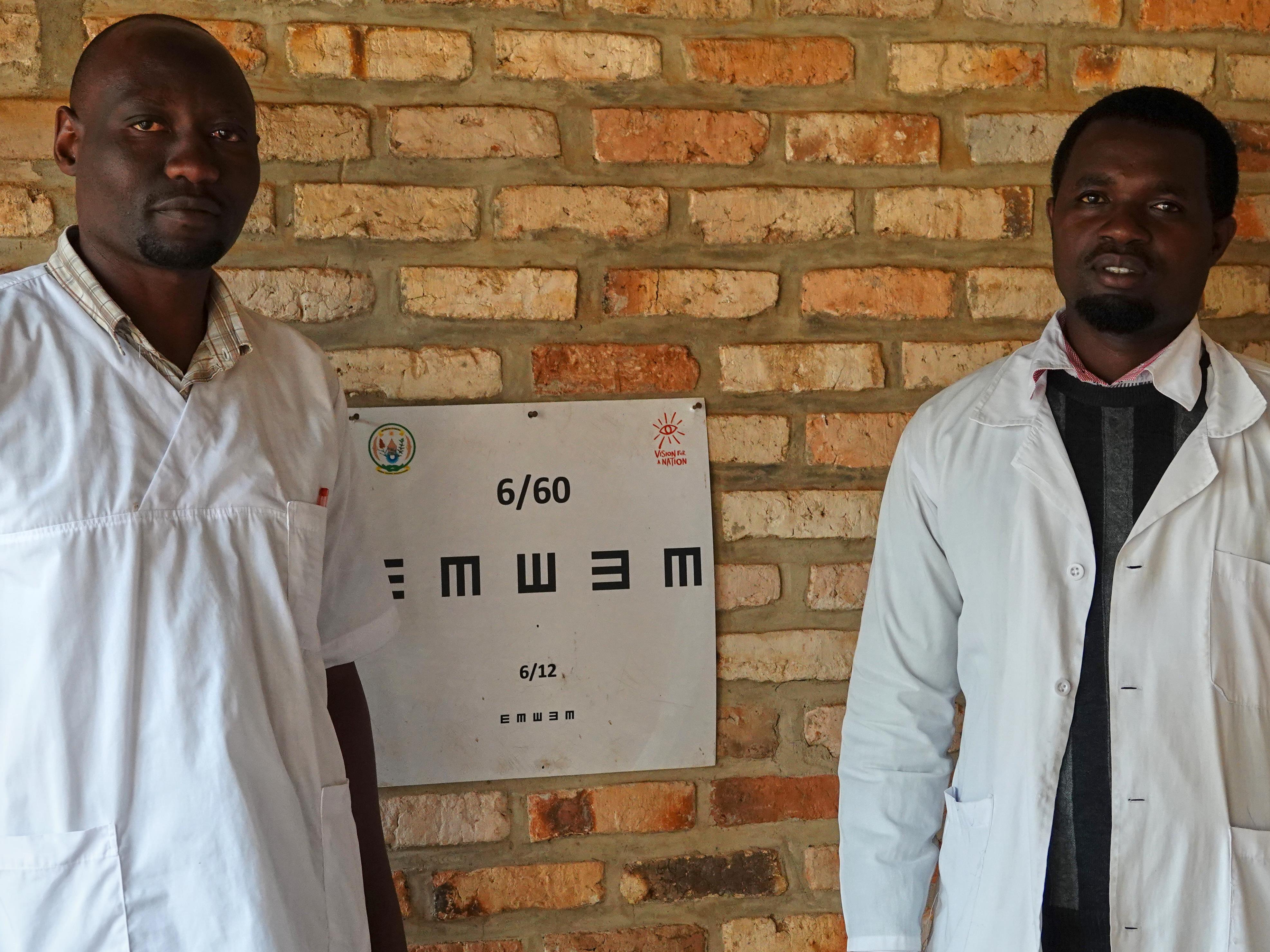Deux infirmiers rwandais.