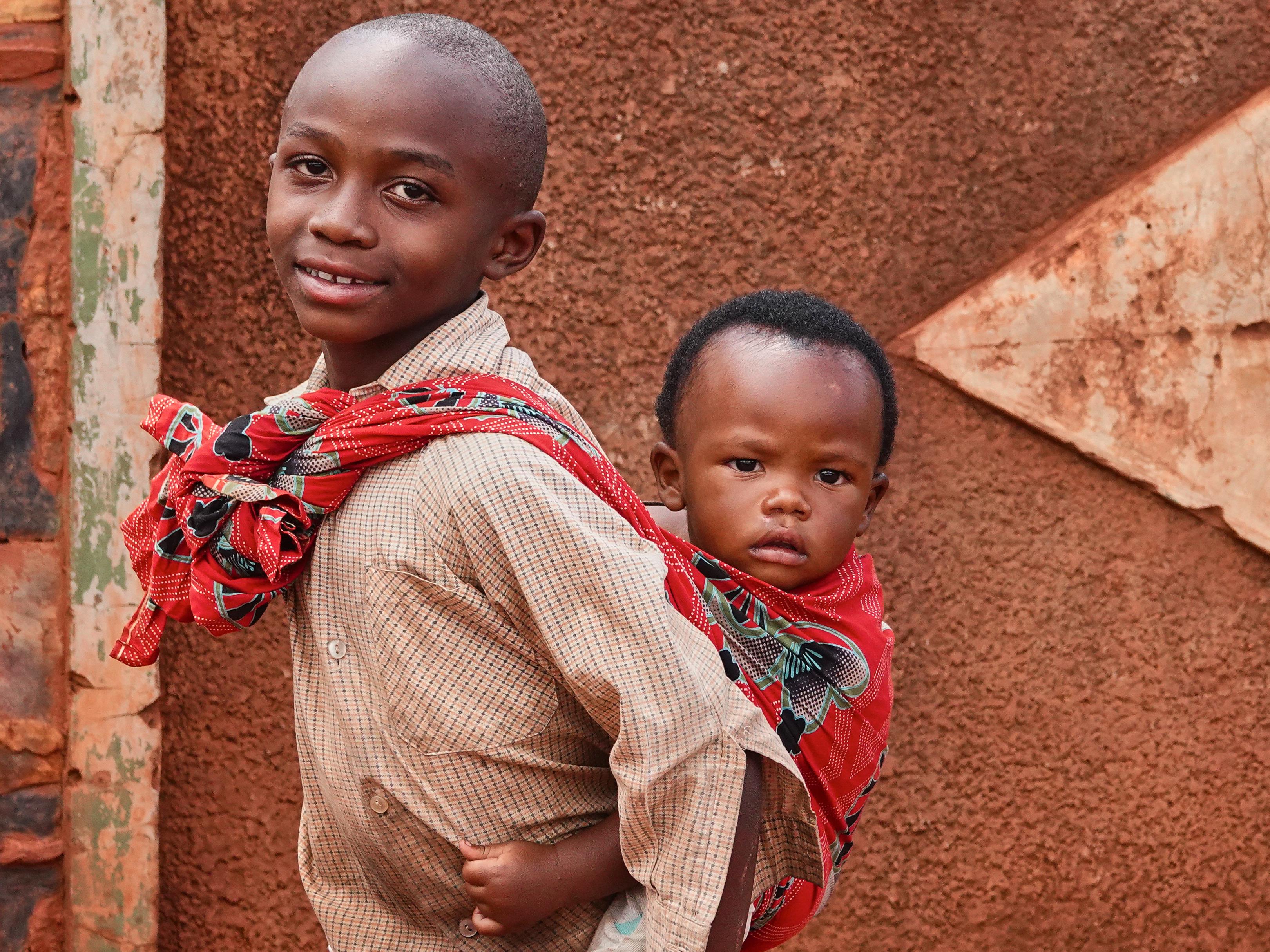 Deux jeunes rwandais