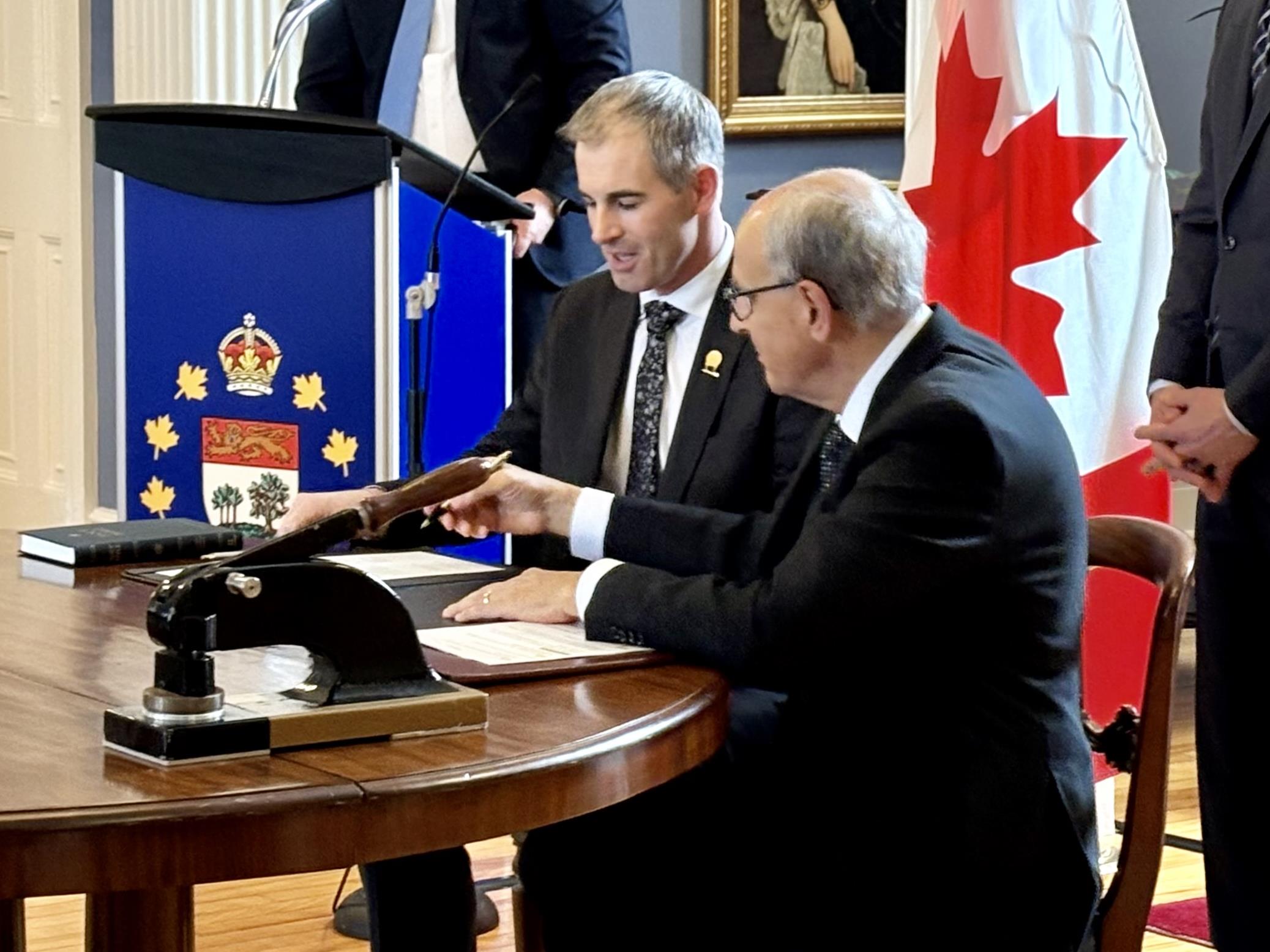 Conflits d’intérêt : le ministre MacEwen a quitté ses fonctions