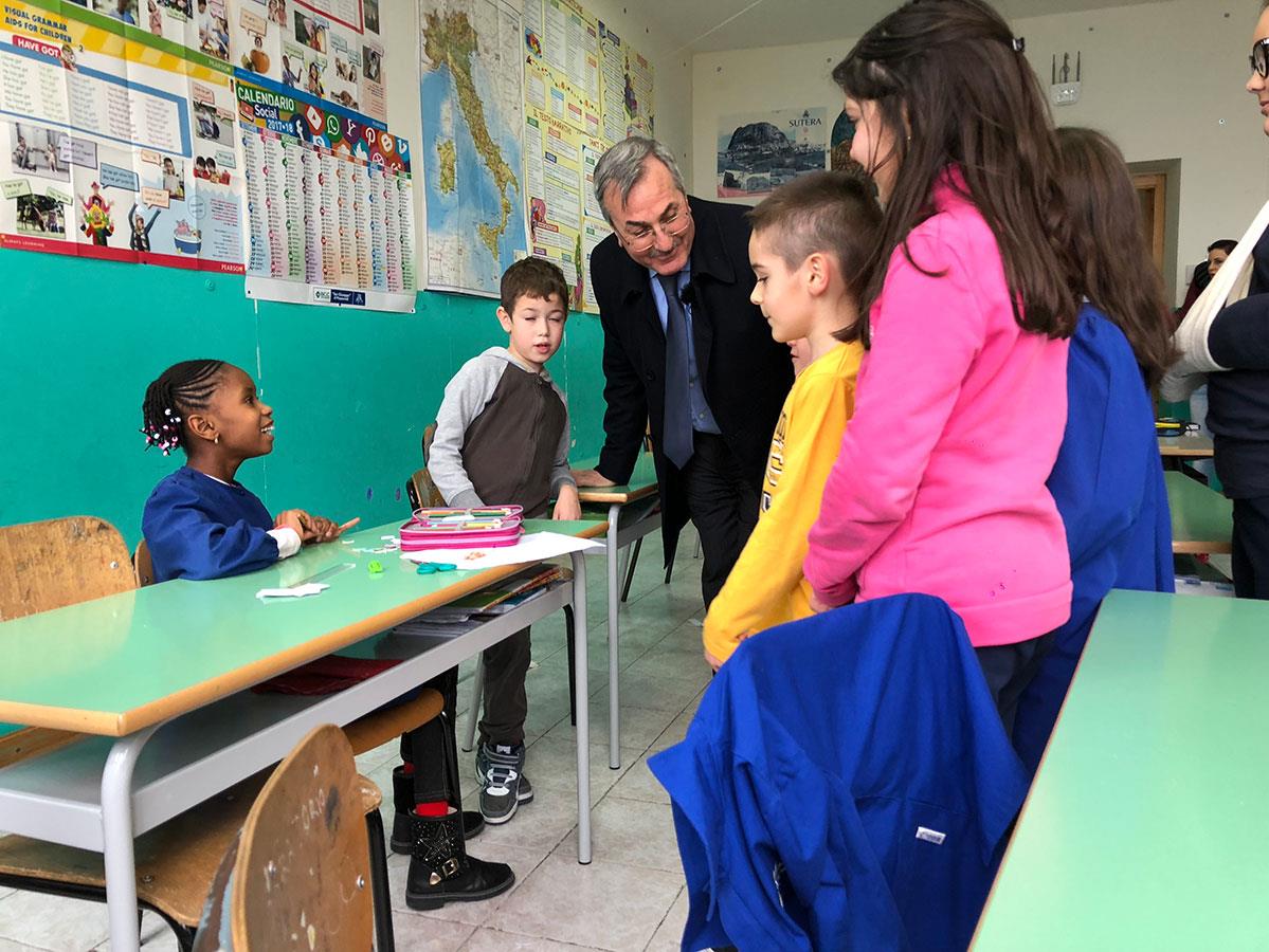 Les enfants des réfugiés s’intègrent très bien en classe et ont permis de sauver l’école de Sutera.