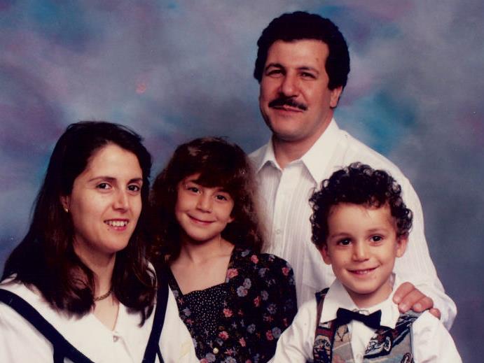 La famille Belkacemi lors de son retour au Québec, en 1995