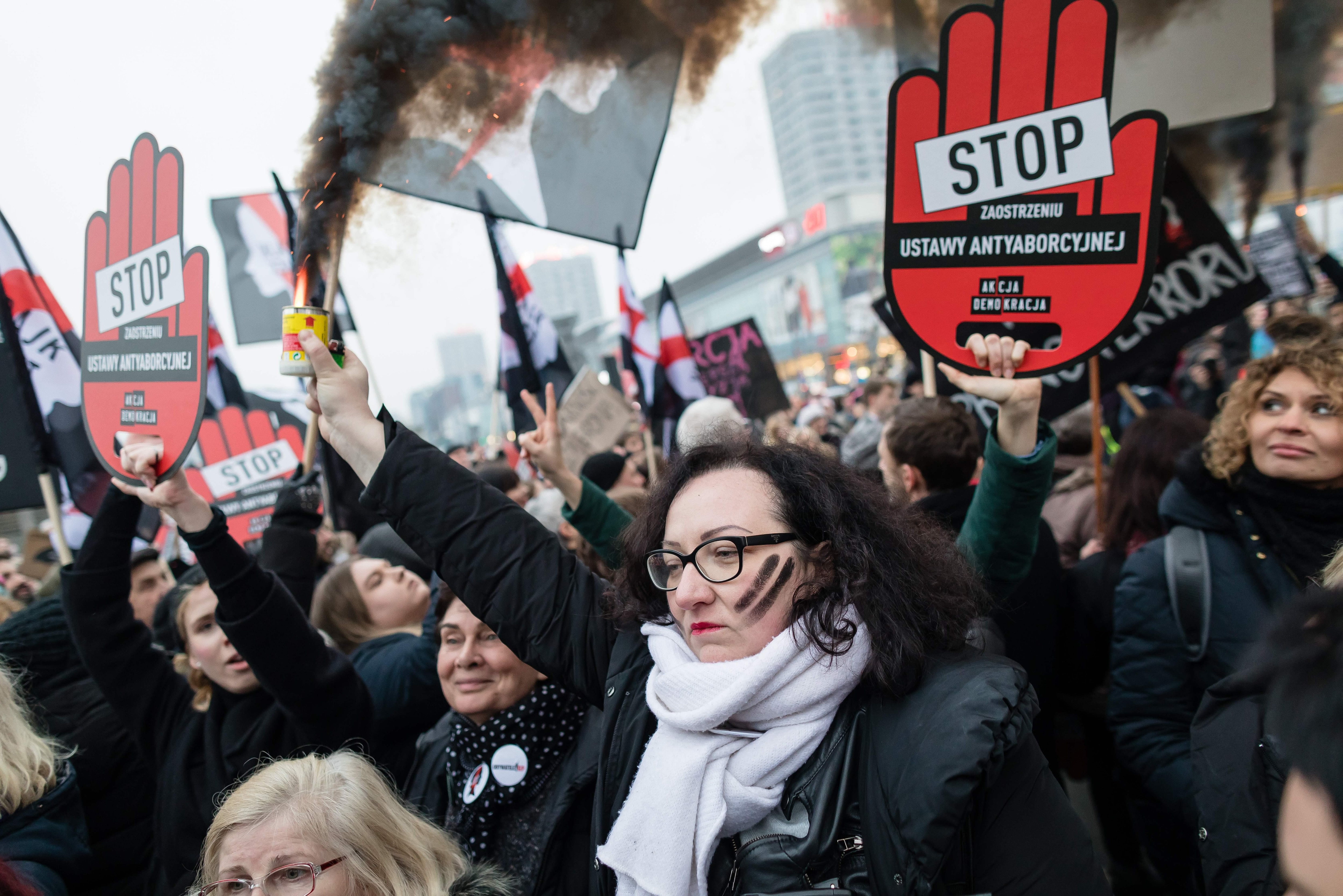 Le Droit à Lavortement Est Il Menacé En Europe Radio Canadaca 