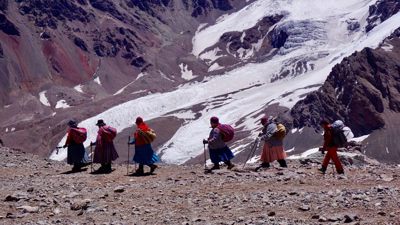 Des Cholitas Grimpent Les Plus Hauts Sommets De Lamérique