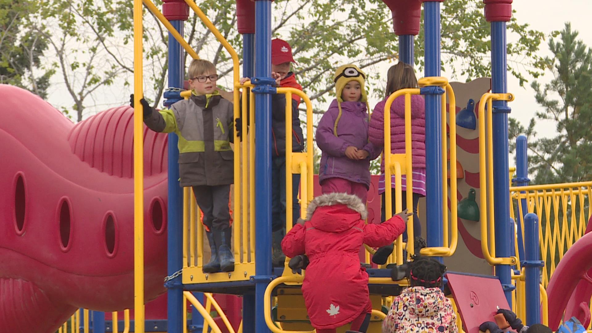 Finie, la récréation du matin dans plusieurs écoles d’Edmonton Radio