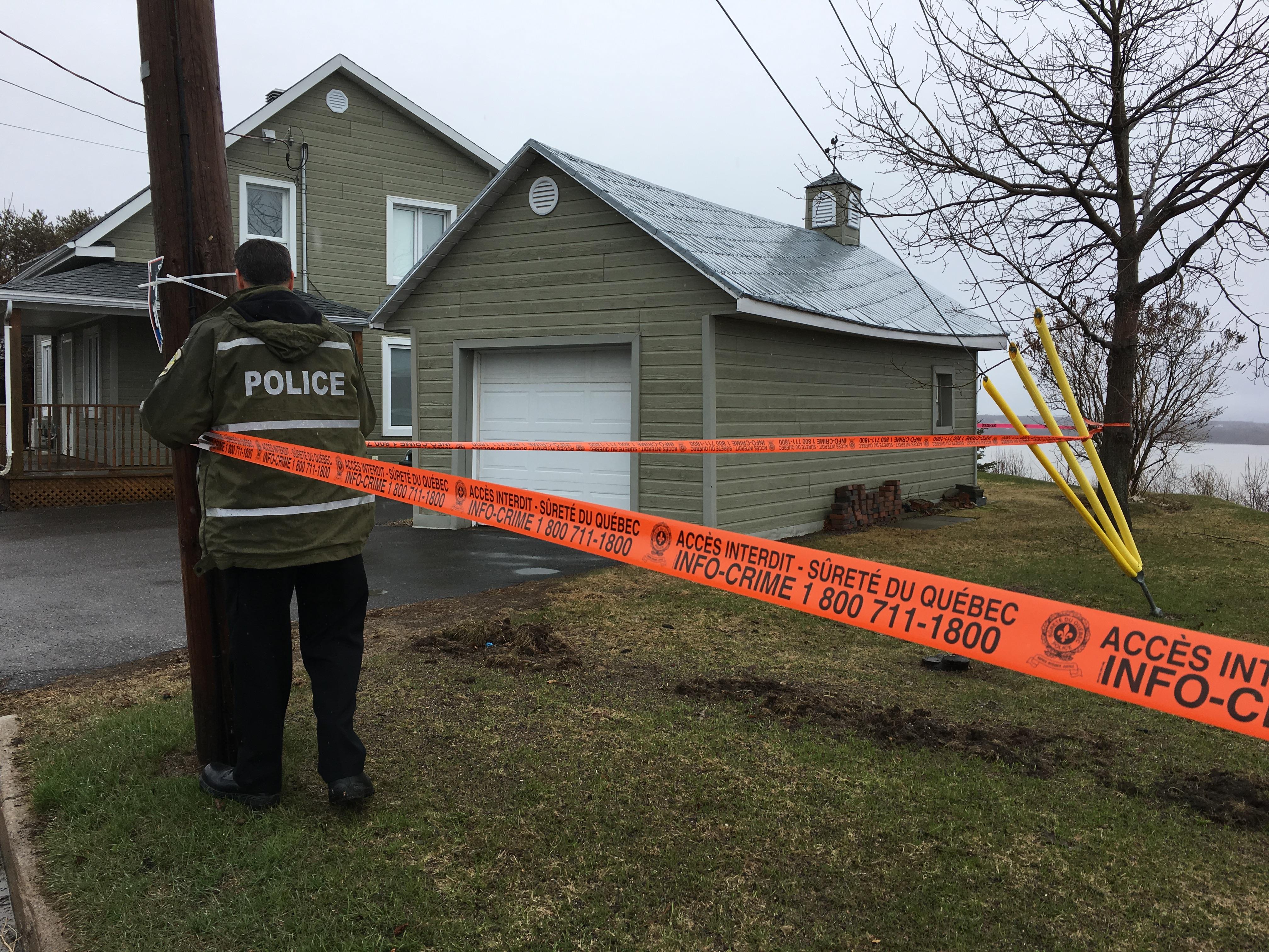 La marina s'effondre à nouveau à DeschaillonssurSaintLaurent RadioCanada.ca