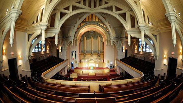 Le Plan De Construction D'un Gratte-ciel Sur Une Ancienne église Est ...