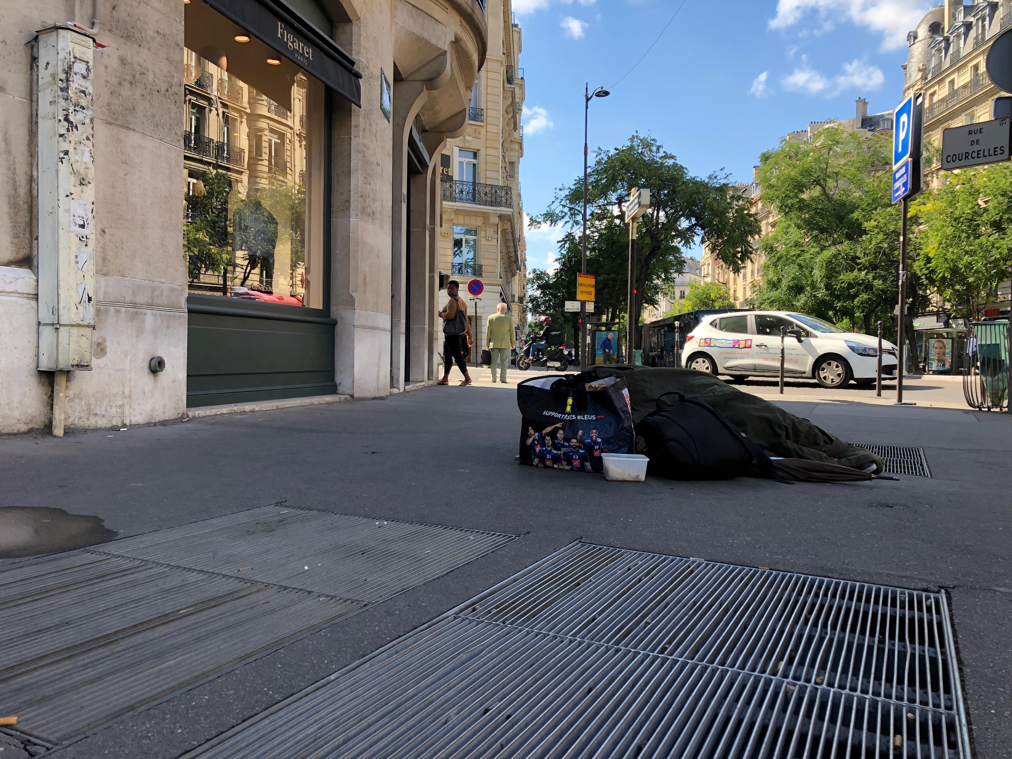 Diane Veut Acceder A Internet Dans Son Nouveau Logement