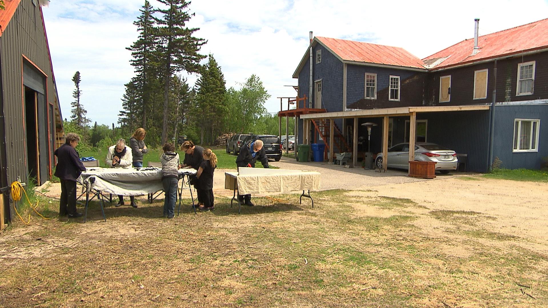 Une sculpture historique pour le village de RivièrePentecôte Radio