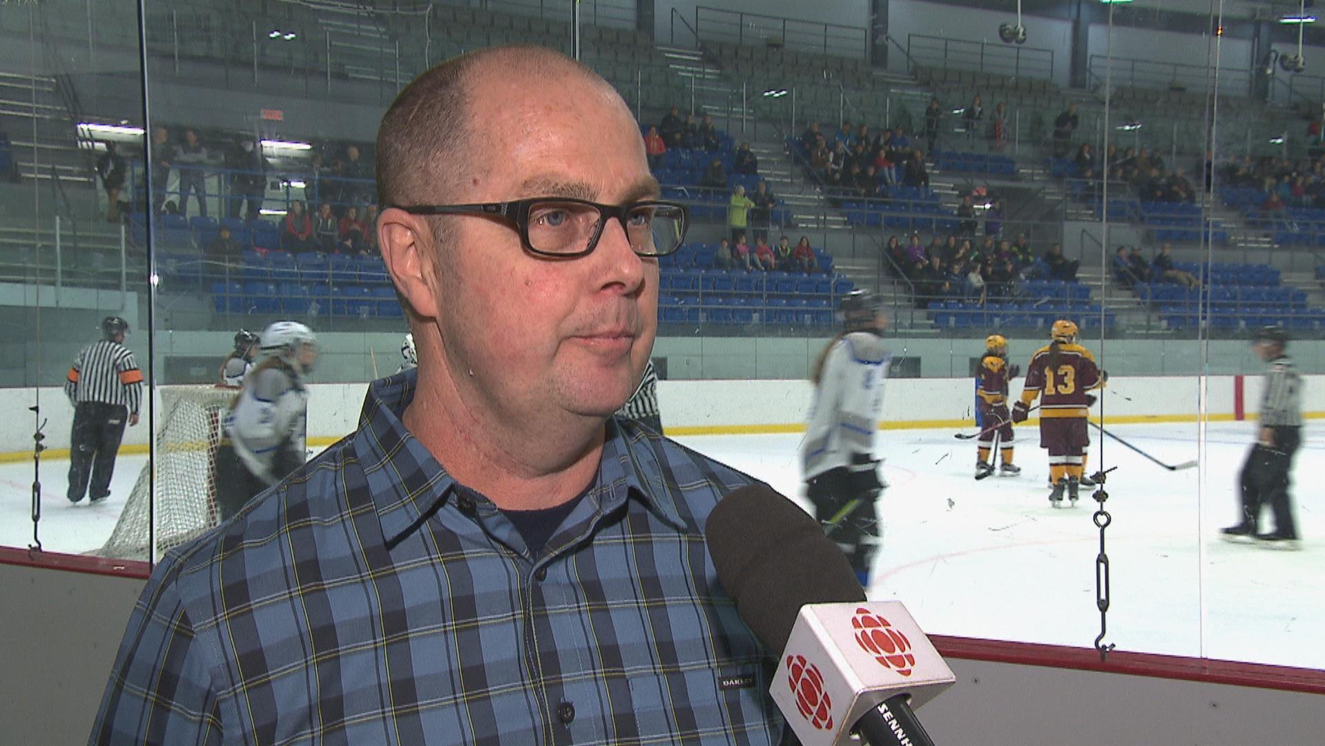 300 joueuses de hockey à Alma pour le Showcase Midget AA RadioCanada.ca