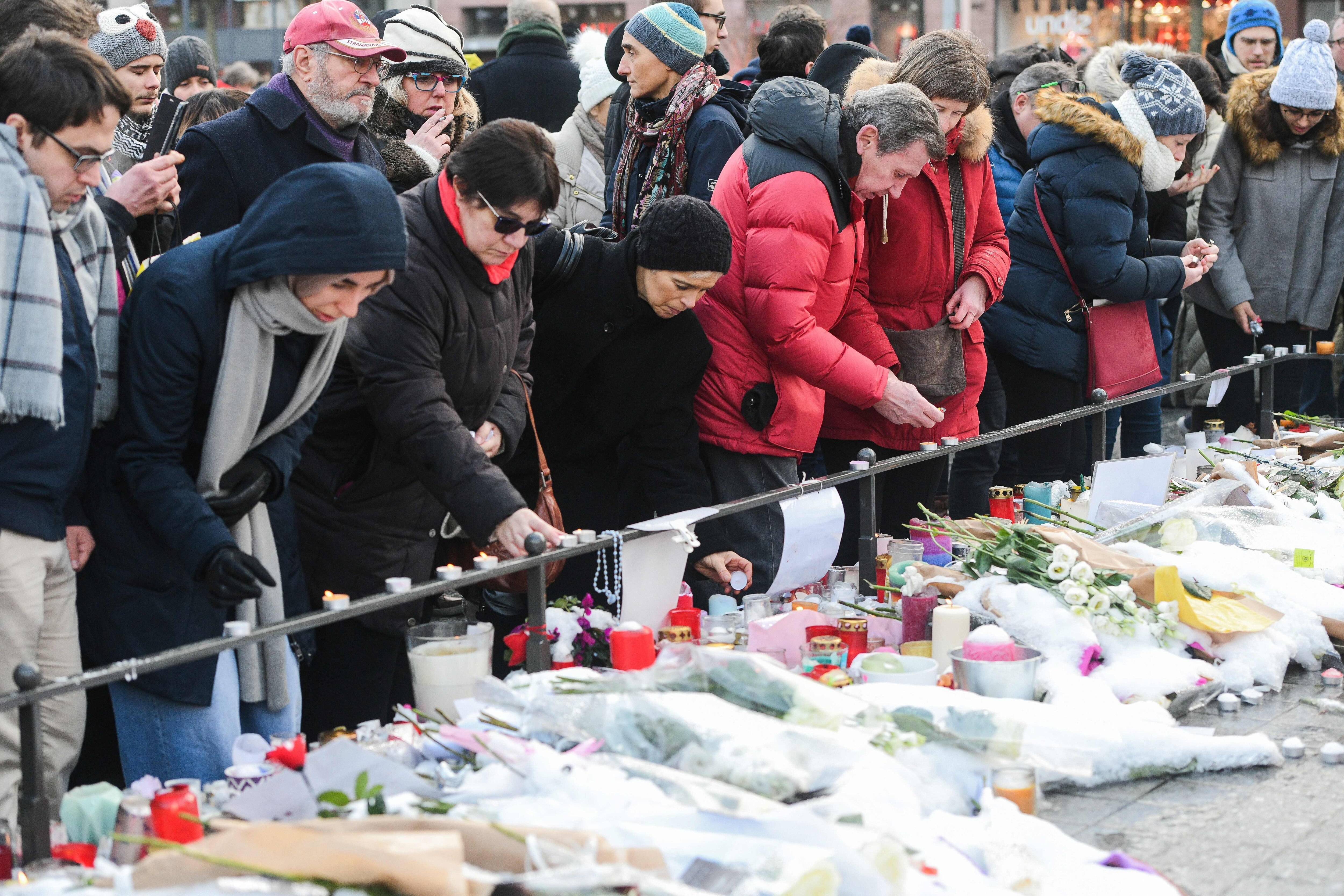 Attentat De Strasbourg Un 5e Décès Et Un Hommage Aux Victimes Radio Canadaca