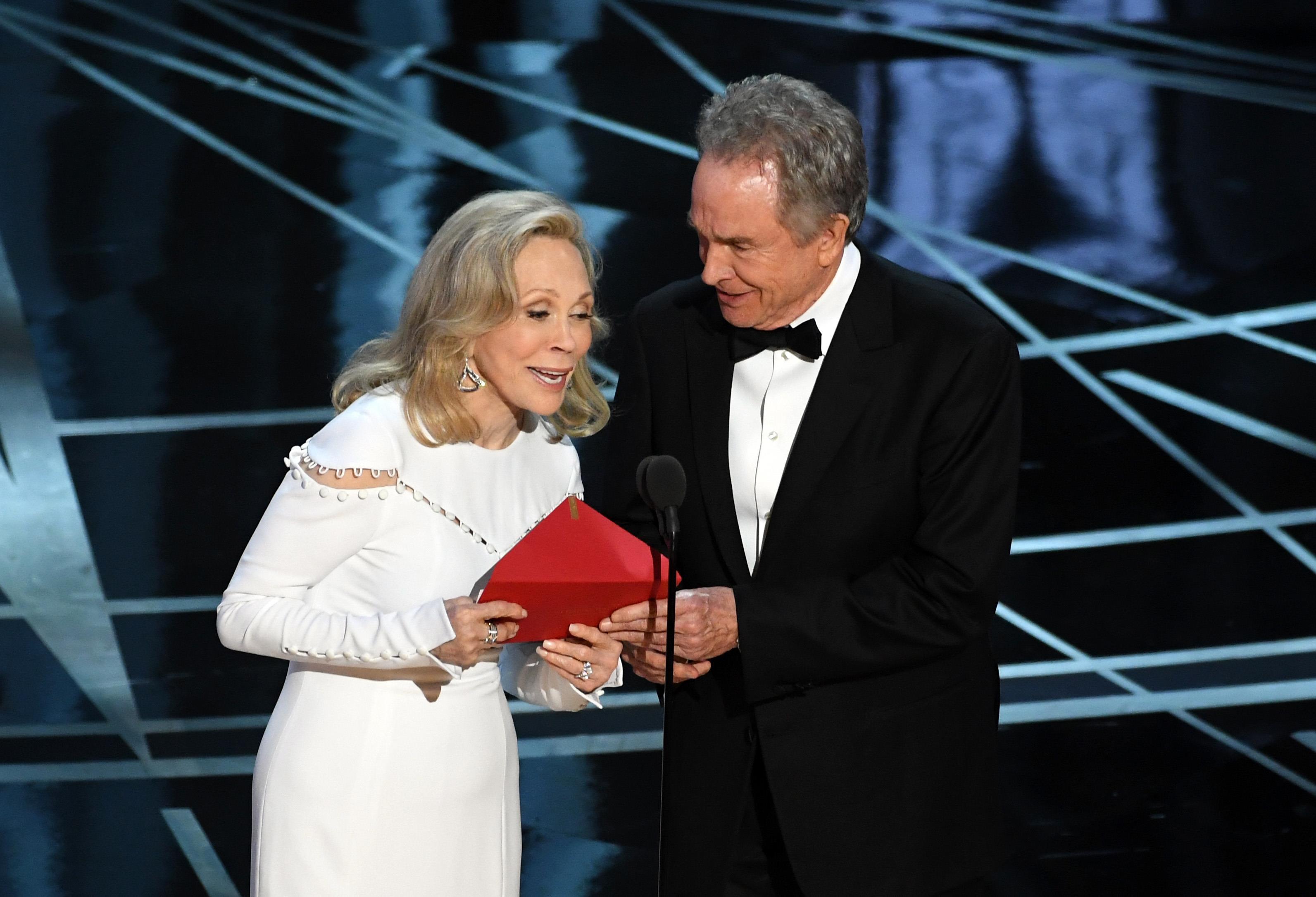 Faye Dunaway Et Bernard Montiel L’erreur aux Oscars pourrait-elle se produire dans un gala québécois