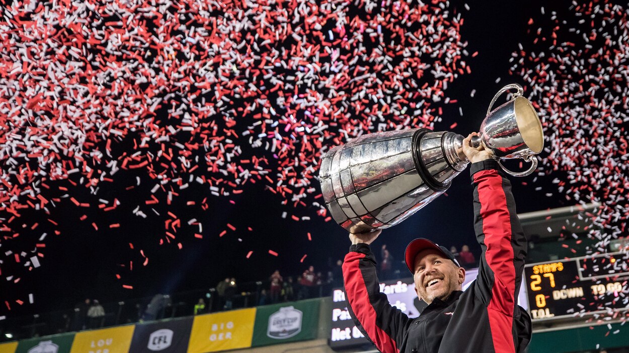 On garde les rouges pour la fin au football canadien | Radio-Canada