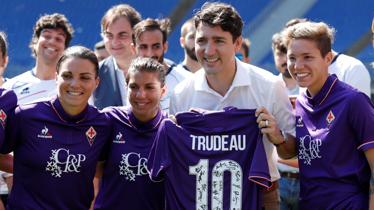Justin Trudeau sur le terrain de l'As Roma | Radio-Canada