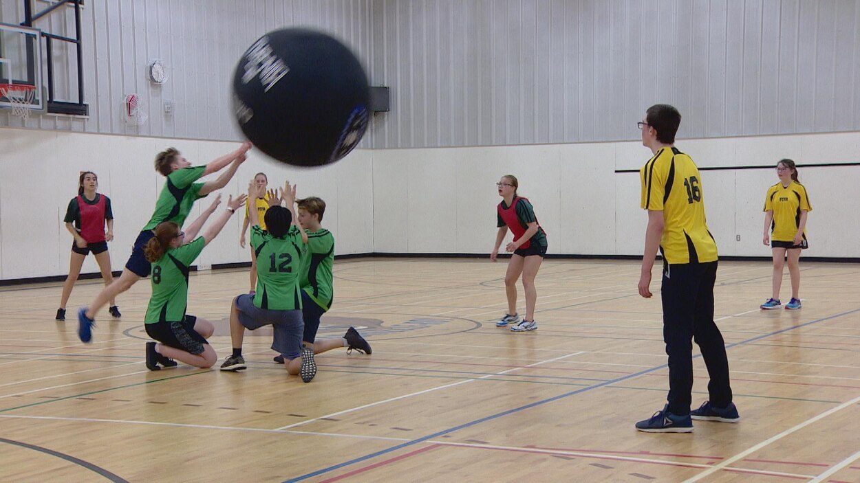 Quand la balloune a éclaté : le déclin du kinball au Québec | Radio-Canada