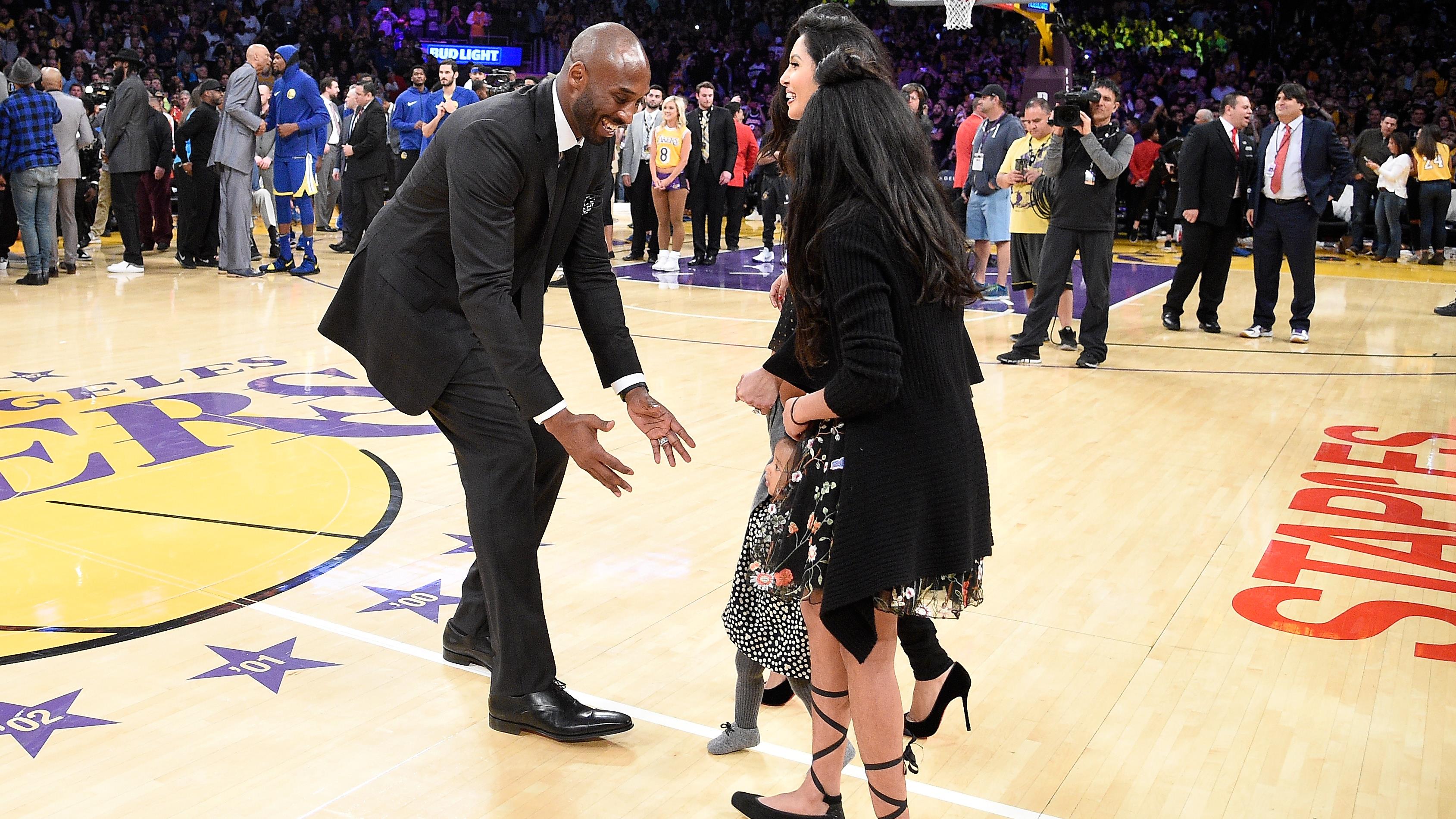 Vanessa Bryant Completement Aneantie Par Le Deces De Son Mari Kobe Radio Canada Ca Vanessa Bryant Completement Aneantie Par Le Deces De Son Mari Kobe Radio Canada Ca