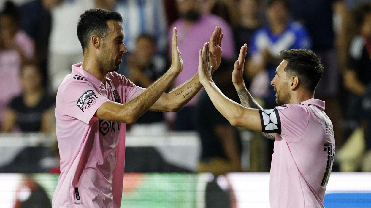 Messi inscrit un doublé à son premier départ avec l’Inter Miami | Radio ...