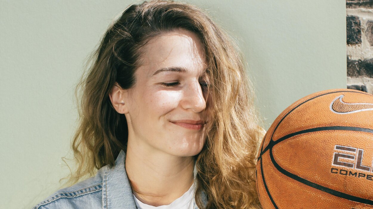 Une Quebecoise Employee Par La Nba A New York Radio Canada Ca