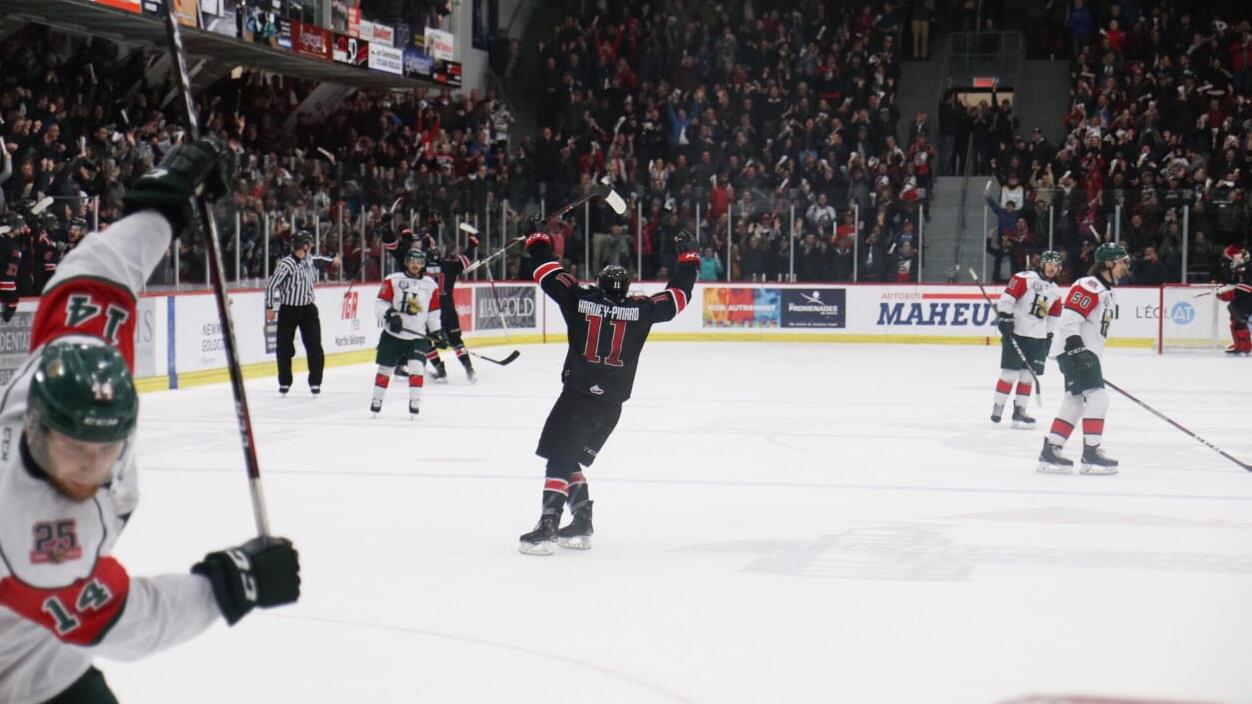 Les Huskies à une victoire de soulever la coupe du Président | Radio-Canada