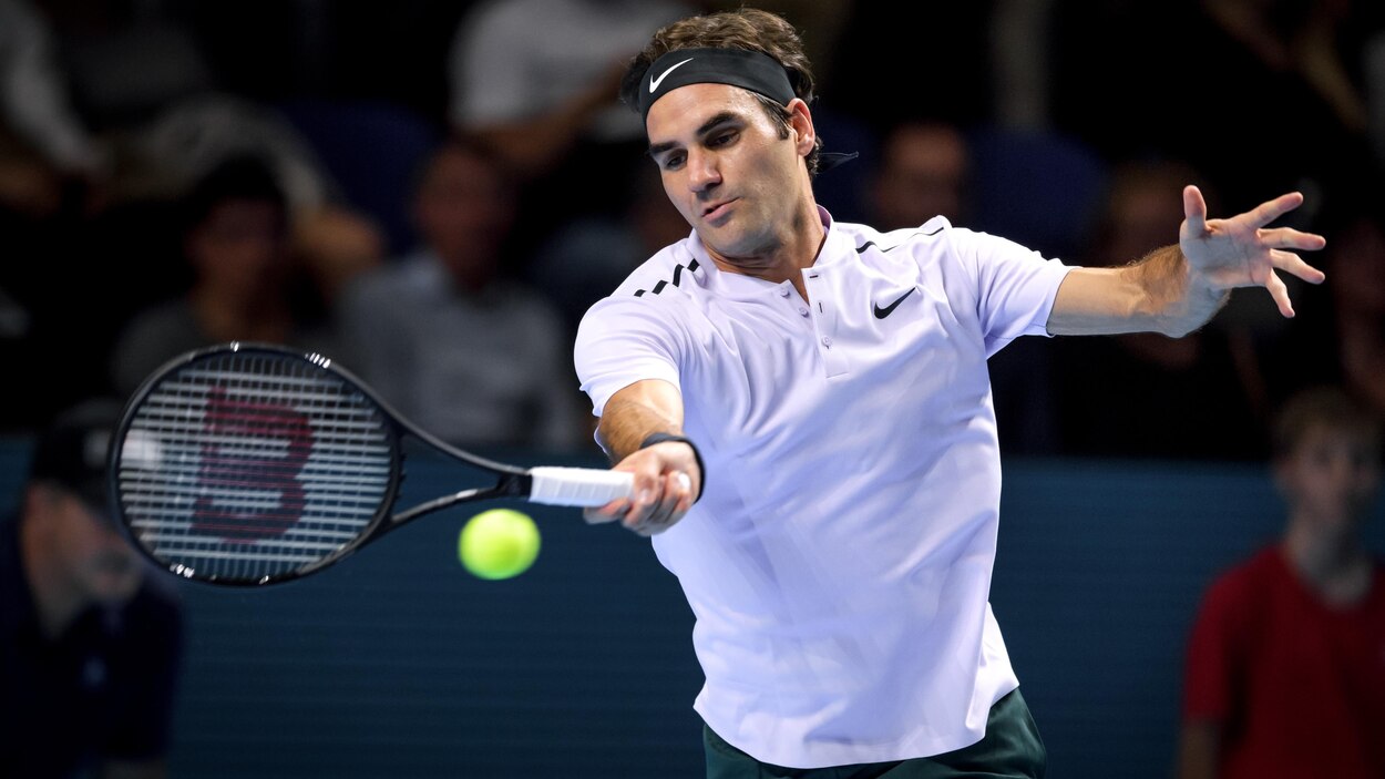 Federer s'approche à une victoire du record d'Agassi | Radio-Canada