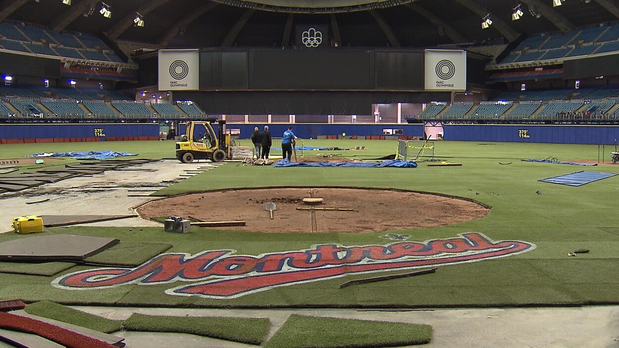 Olympic Stadium / Stade Olympic / Stade Olympique - Montreal Canada - Montreal  Expos Baseball Stadium