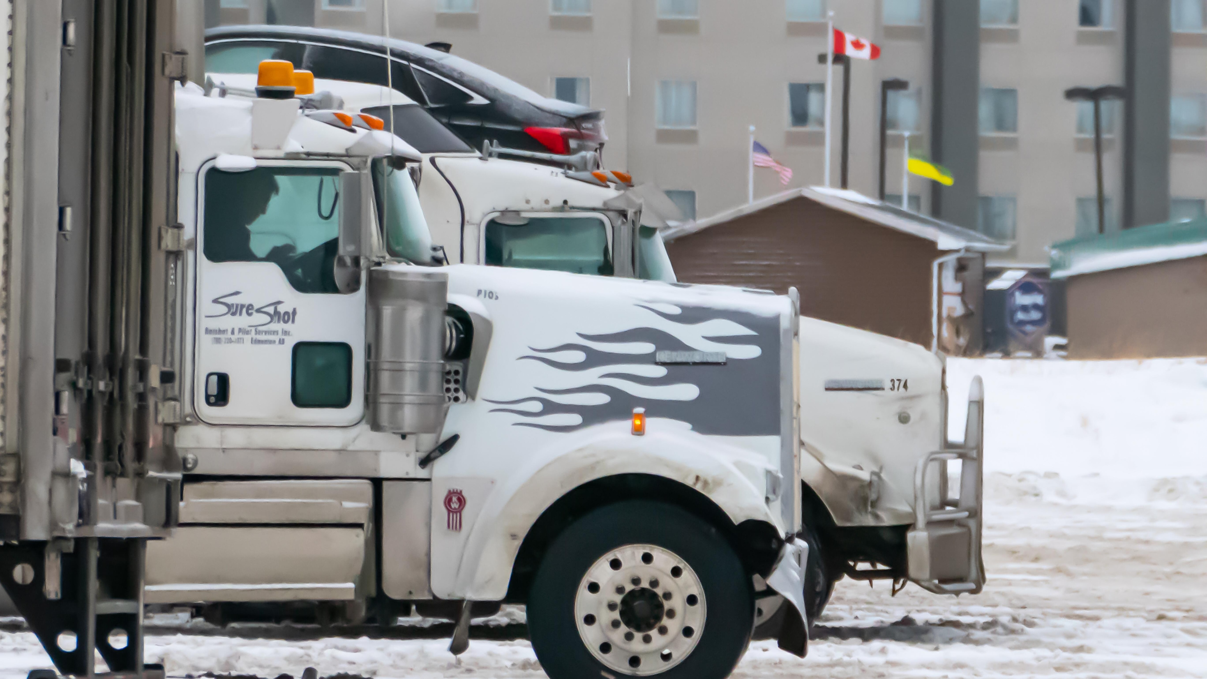 Obligation pour les camionneurs de retour des États-Unis  d’être vaccinés 
Obligation pour les camionneurs de retour des États-Unis  d’être vaccinés