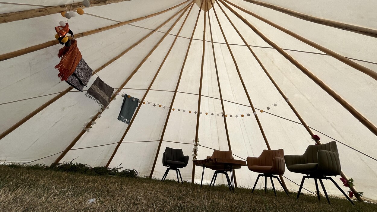 S’enivrer par la musique au festival sans alcool Innu Nikamu | Radio-Canada